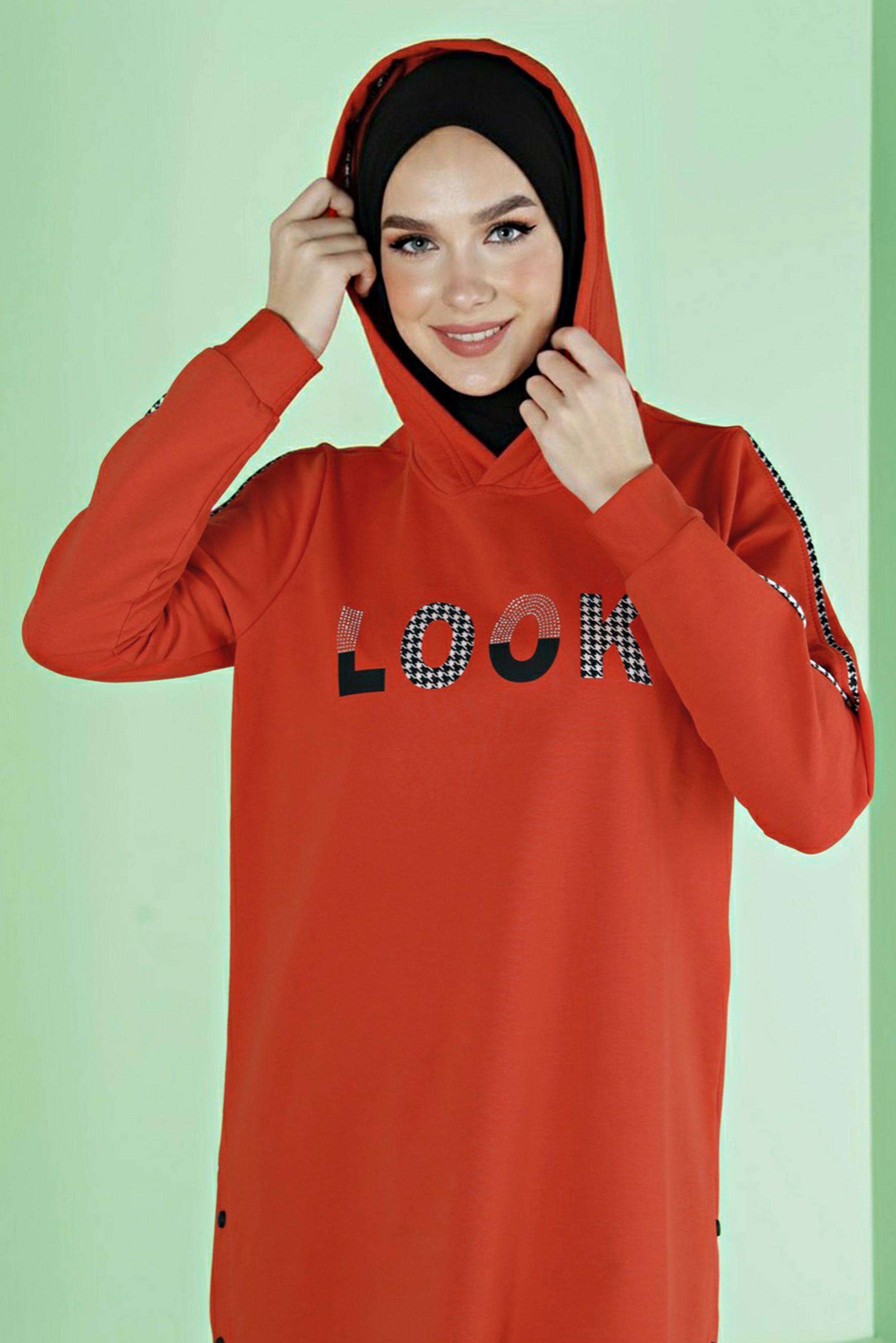 Tesettür giyim KIRMIZI YAZI DETAYLI KAPÜŞONLU EŞOFMAN TUNİK 43443 