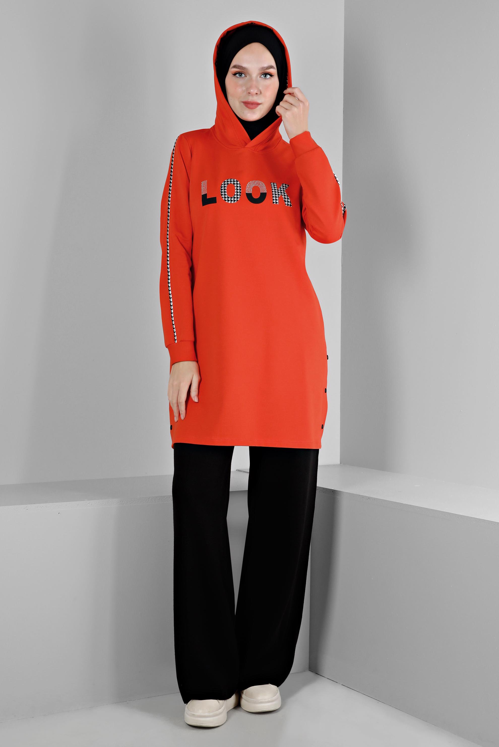 Tesettür giyim KIRMIZI YAZI DETAYLI KAPÜŞONLU EŞOFMAN TUNİK 43443 