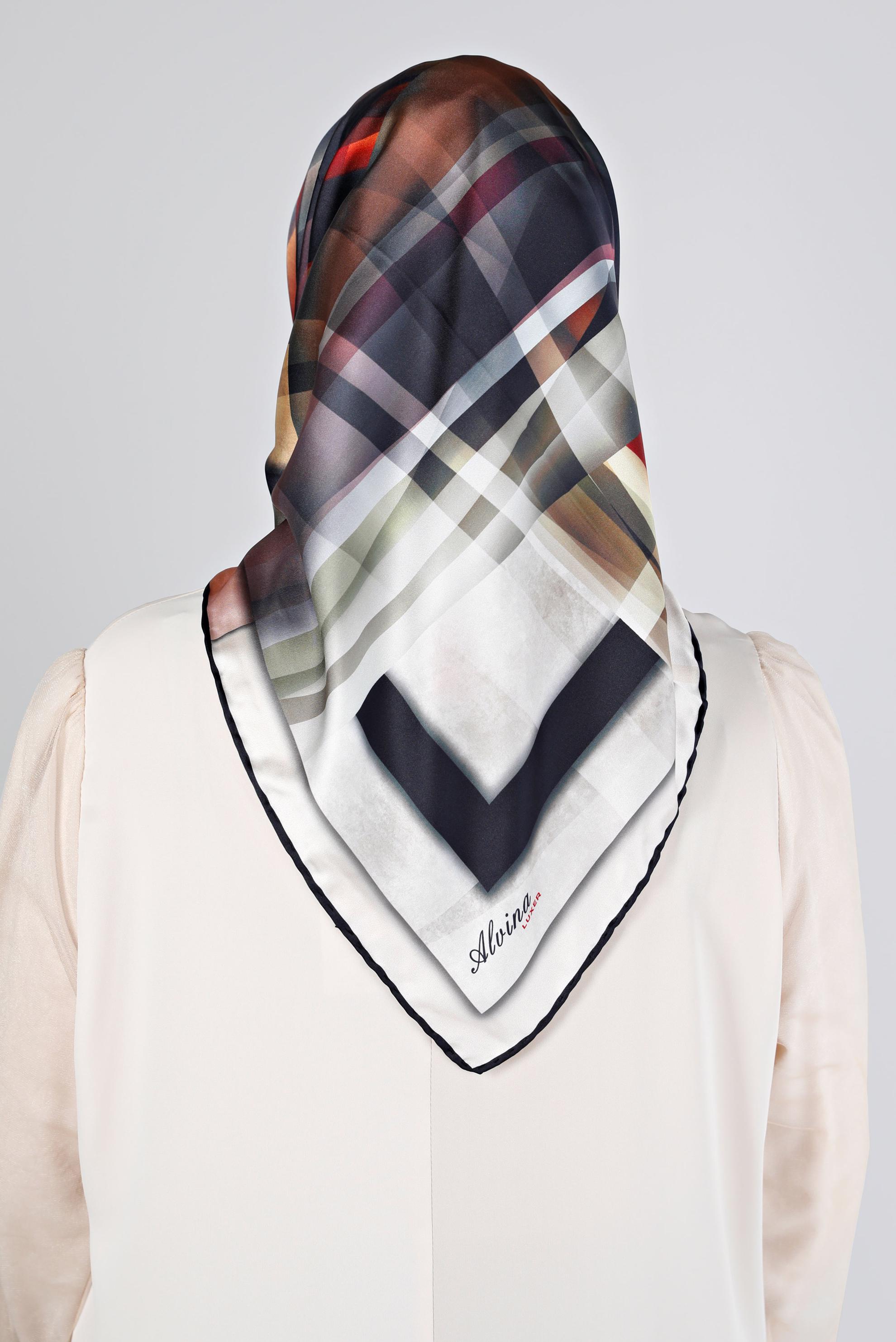 Tesettür giyim SİYAH ALVİNA DİJİTAL SURA EŞARP 8201 