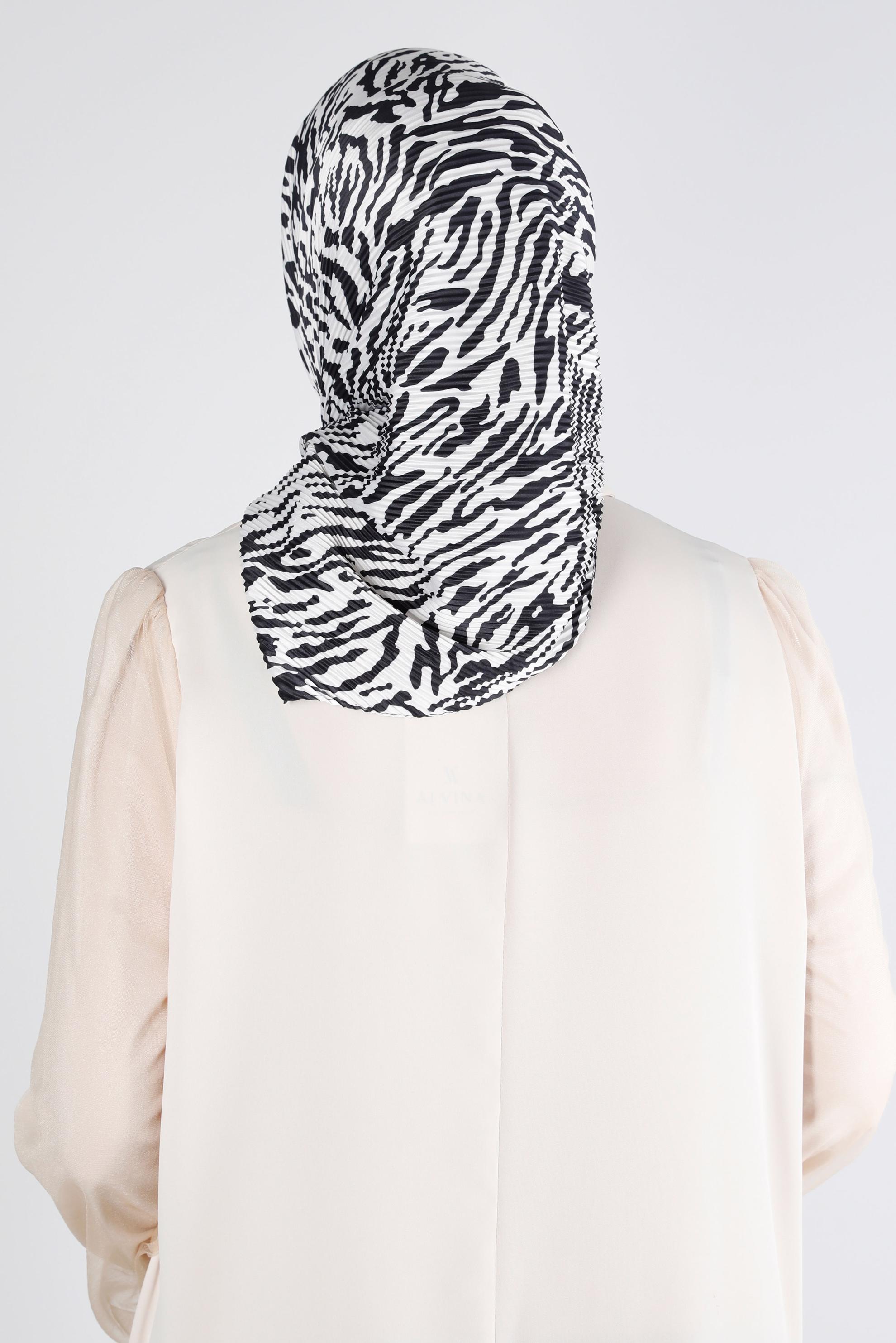 Tesettür giyim SİYAH ALVİNA PİLİSELİ ZEBRA DESEN EŞARP 8212 