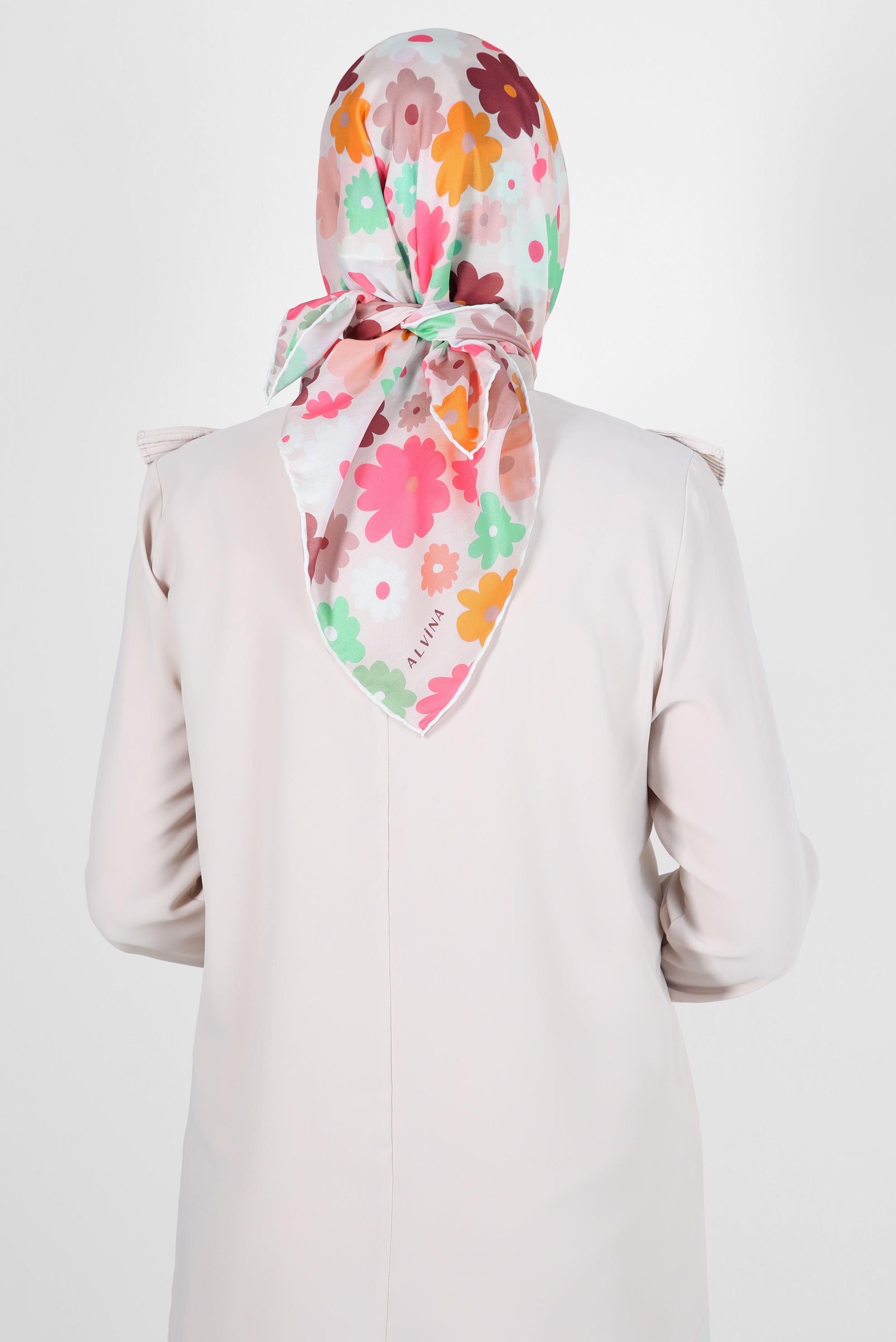 Tesettür giyim EKRU ALVİNA PAPATYA DESEN ORGANİK EŞARP 8214 