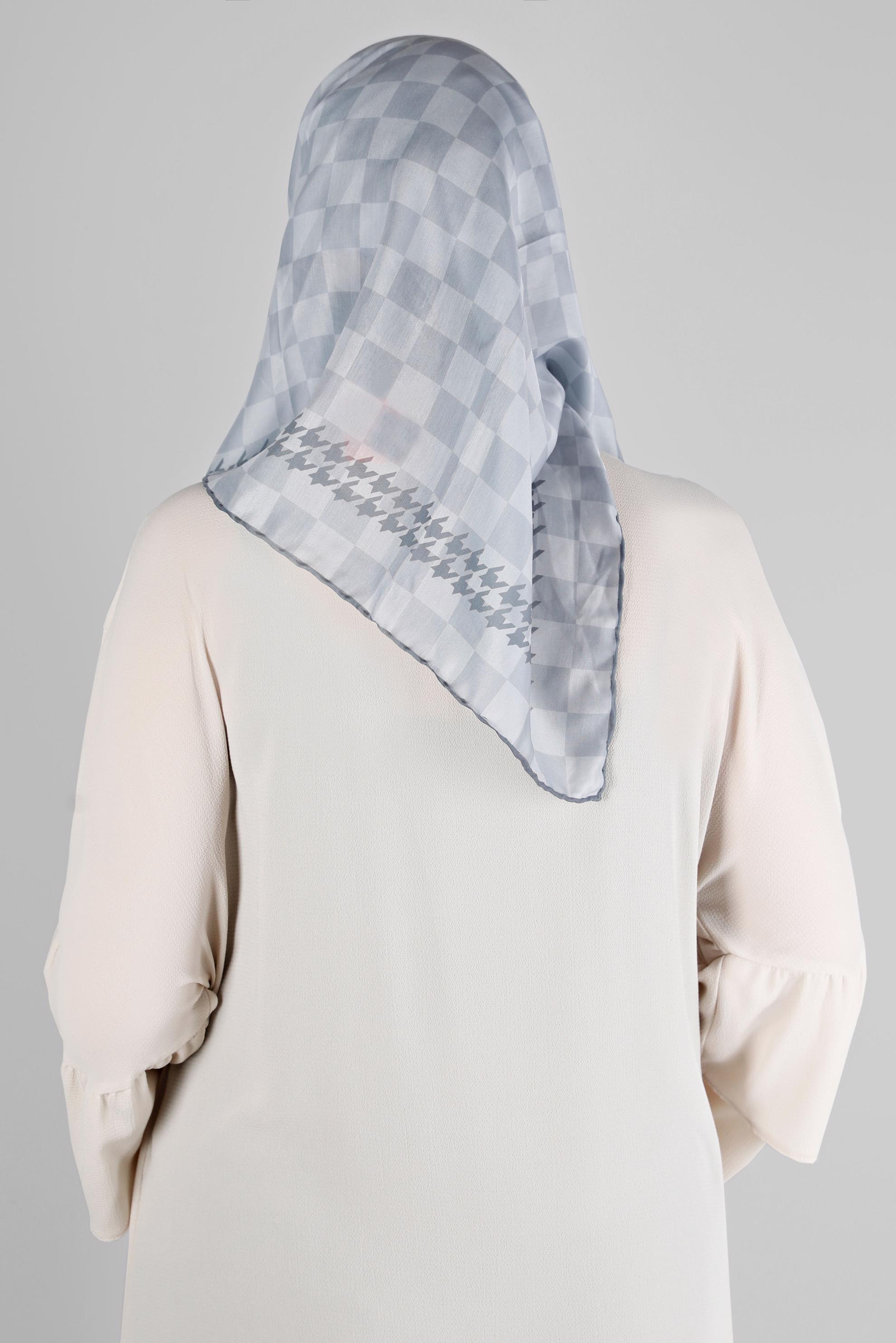 Tesettür giyim GRİ ALVİNA DAMA DESEN ORGANİK EŞARP 8215 