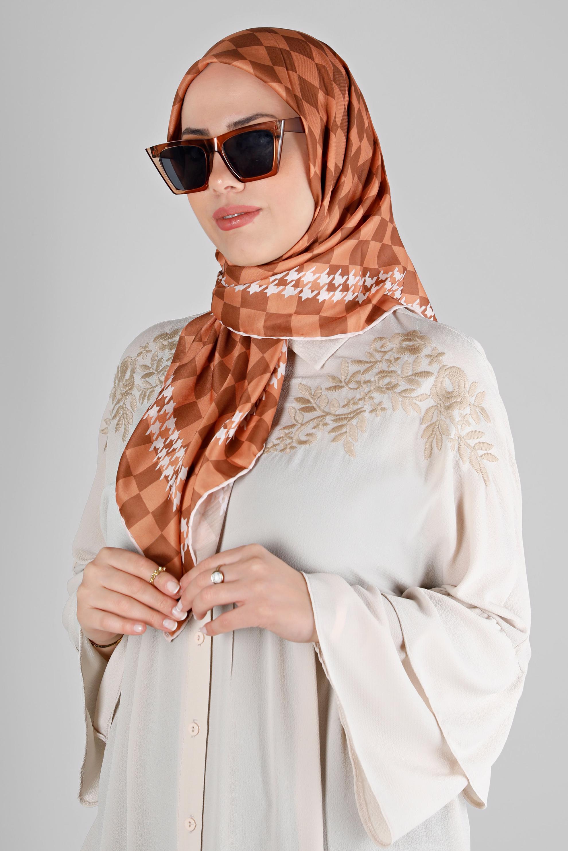 Tesettür giyim TABA ALVİNA DAMA DESEN ORGANİK EŞARP 8215 