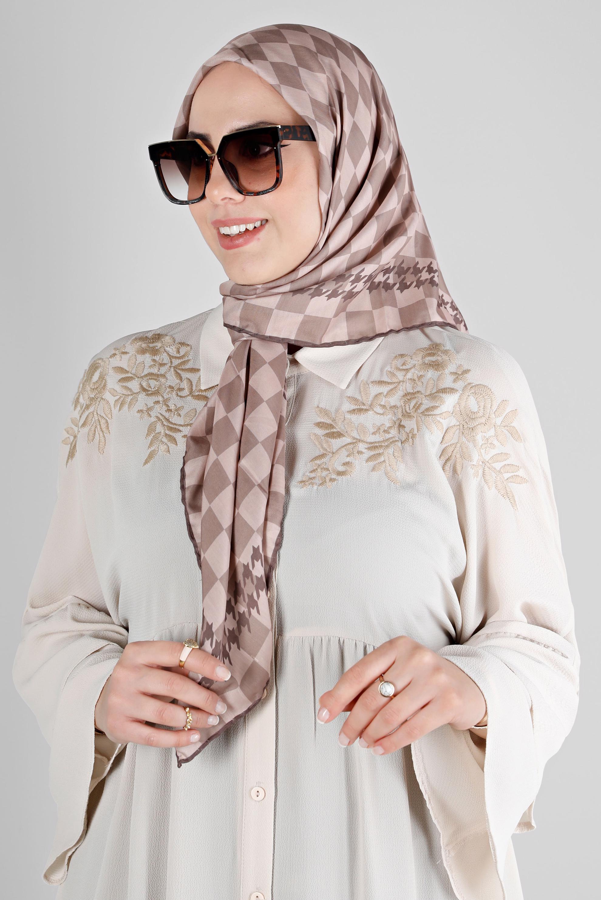 Tesettür giyim VİZON ALVİNA DAMA DESEN ORGANİK EŞARP 8215 