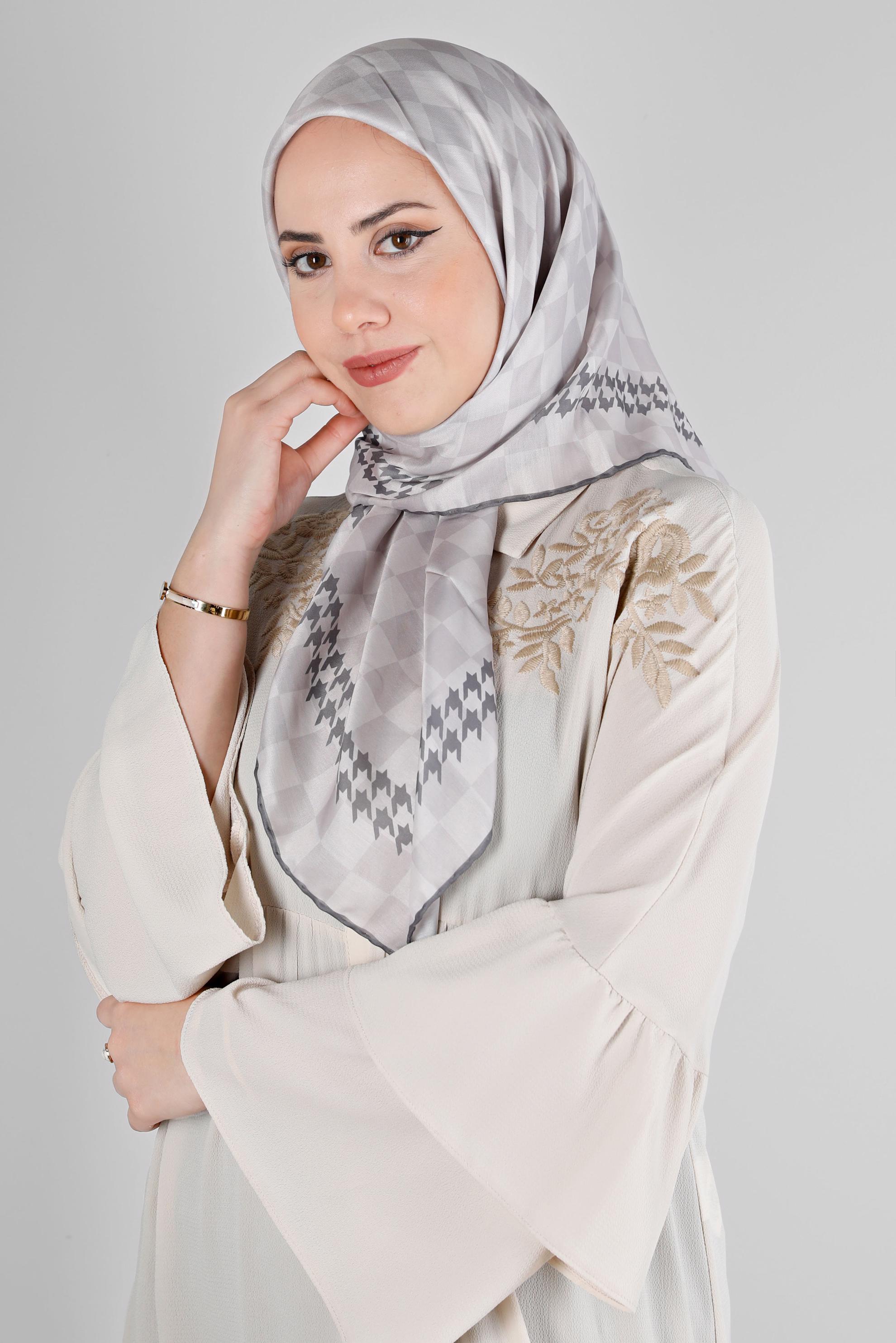 Tesettür giyim BEJ ALVİNA DAMA DESEN ORGANİK EŞARP 8215 