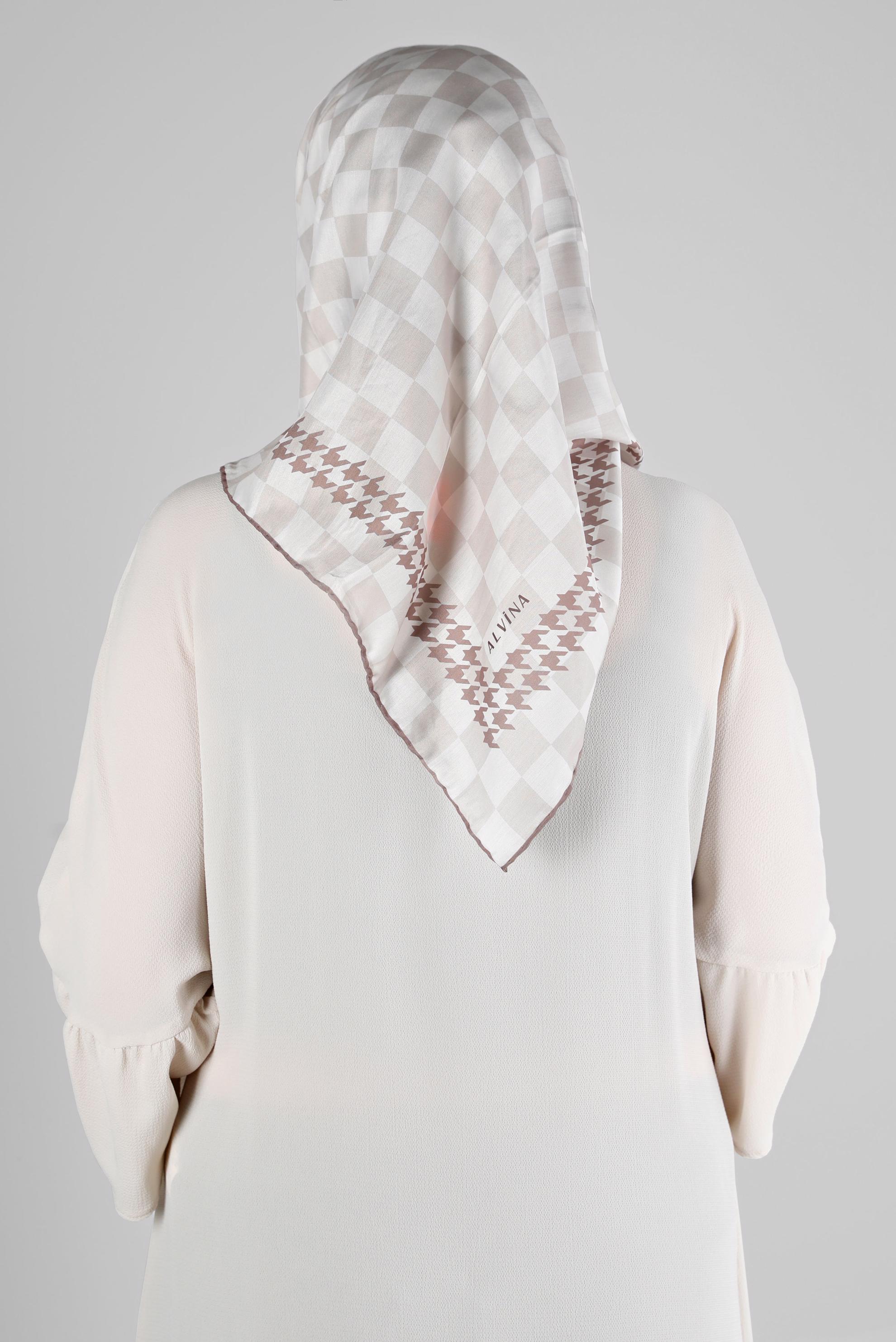 Tesettür giyim VİZON ALVİNA DAMA DESEN ORGANİK EŞARP 8215 