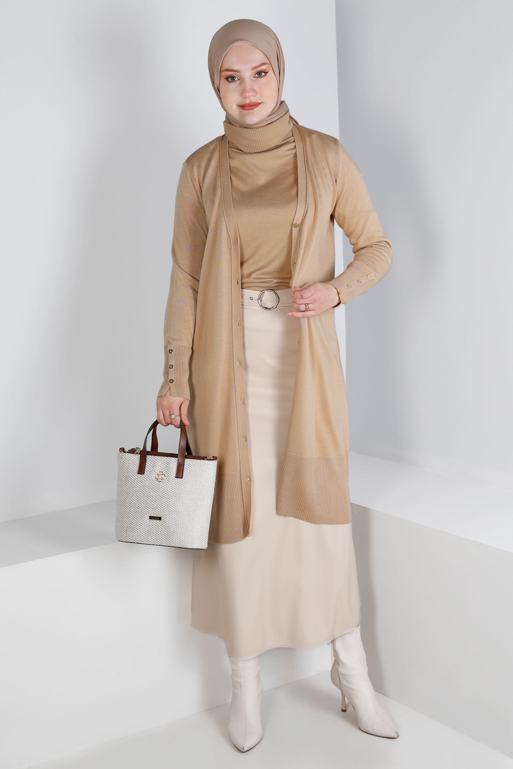Tesettür giyim BEJ DÜĞME DETAYLI TRİKO HIRKA 43126 