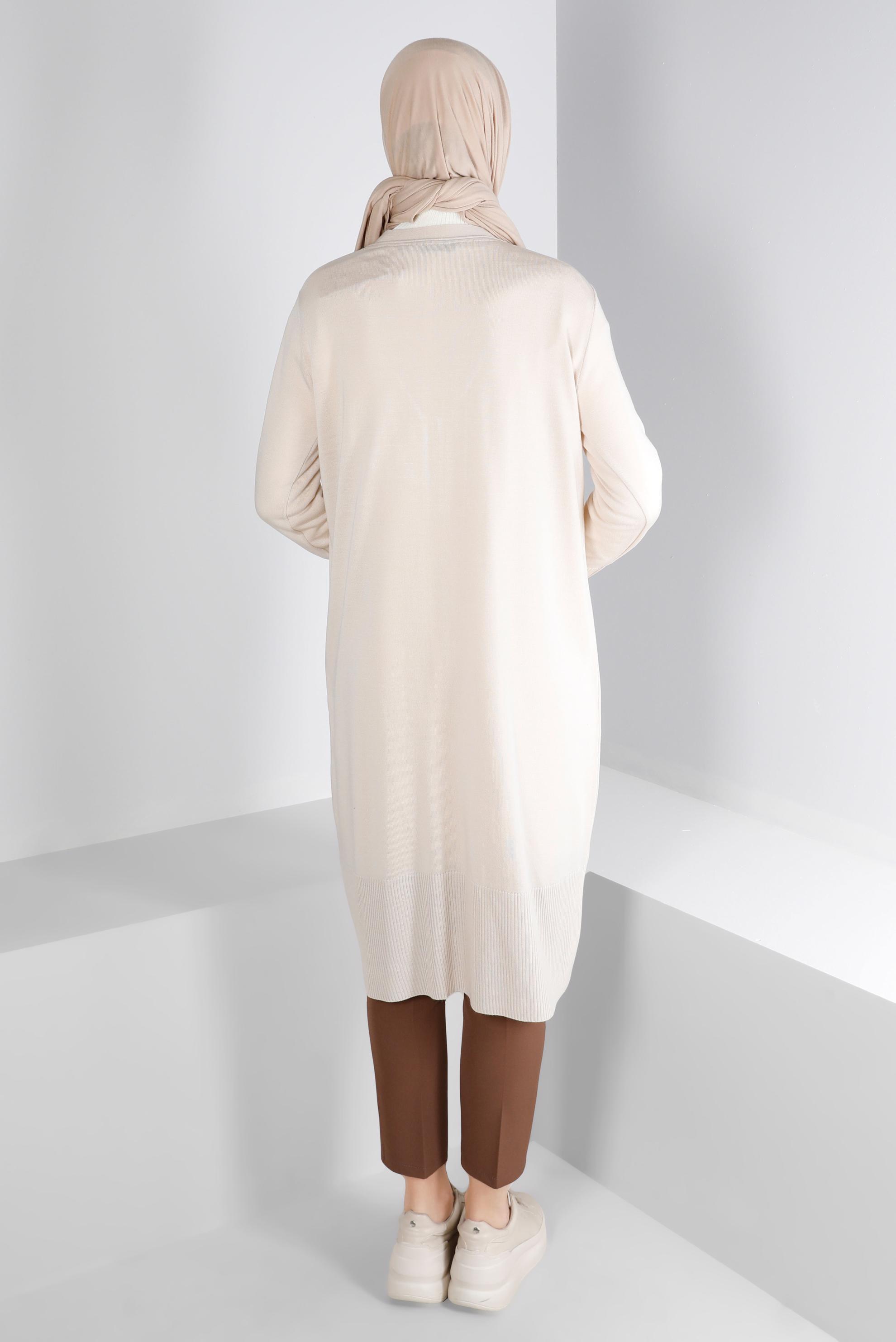 Tesettür giyim BEJ DÜĞME DETAYLI TRİKO HIRKA 43126 