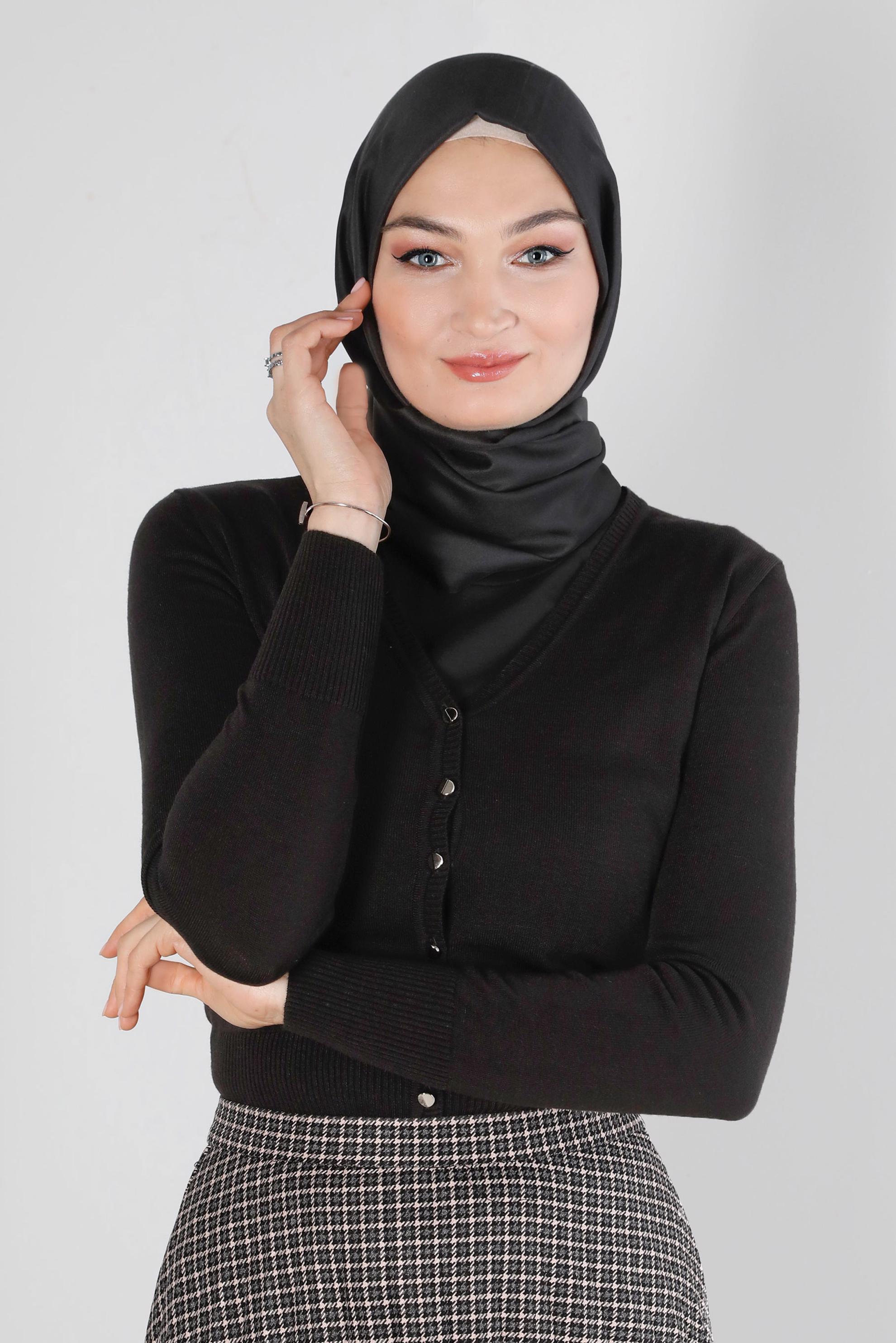 Tesettür giyim SİYAH DÜĞMELİ BELİ LASTİKLİ TRİKO HIRKA 43127