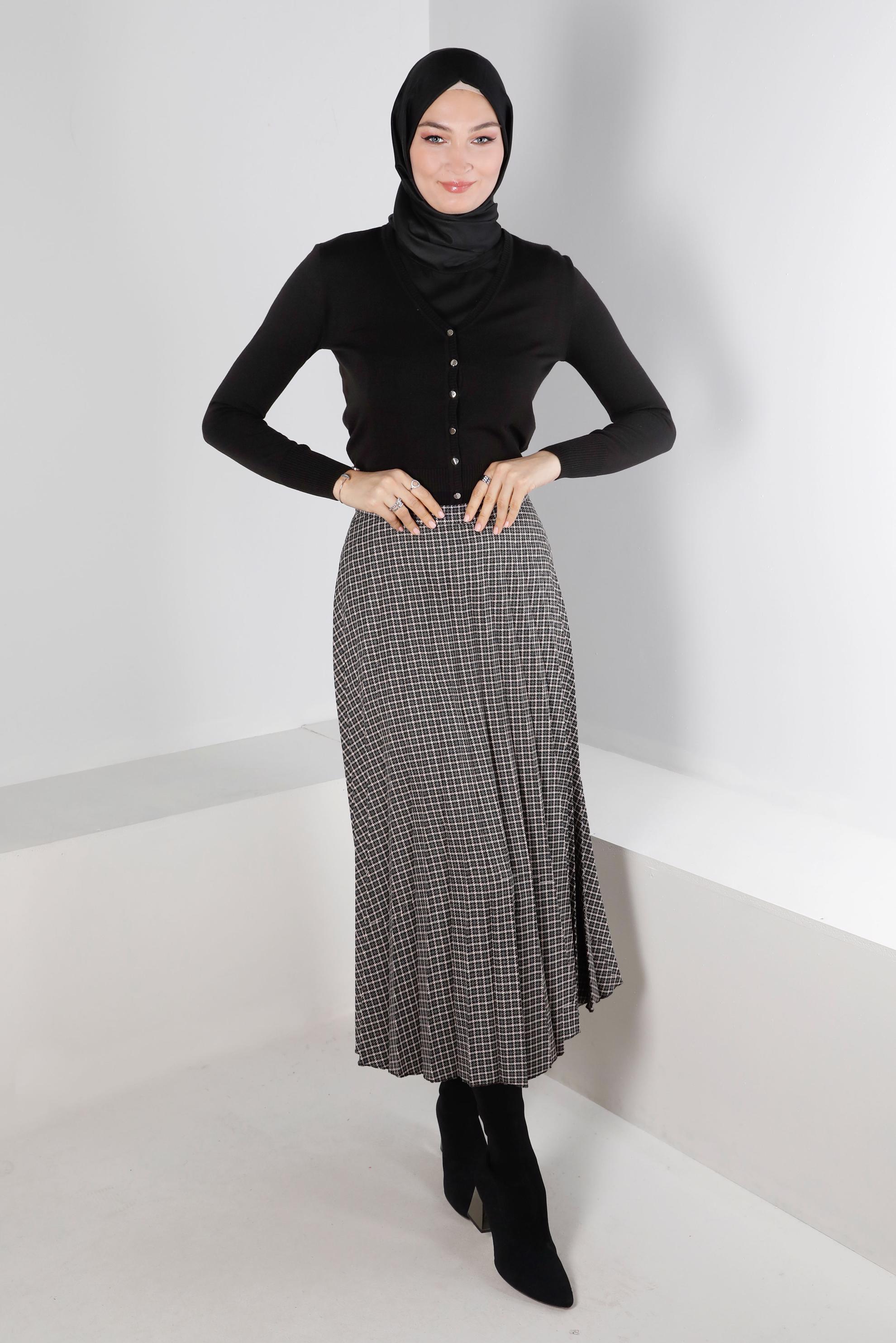 Tesettür giyim SİYAH DÜĞMELİ BELİ LASTİKLİ TRİKO HIRKA 43127