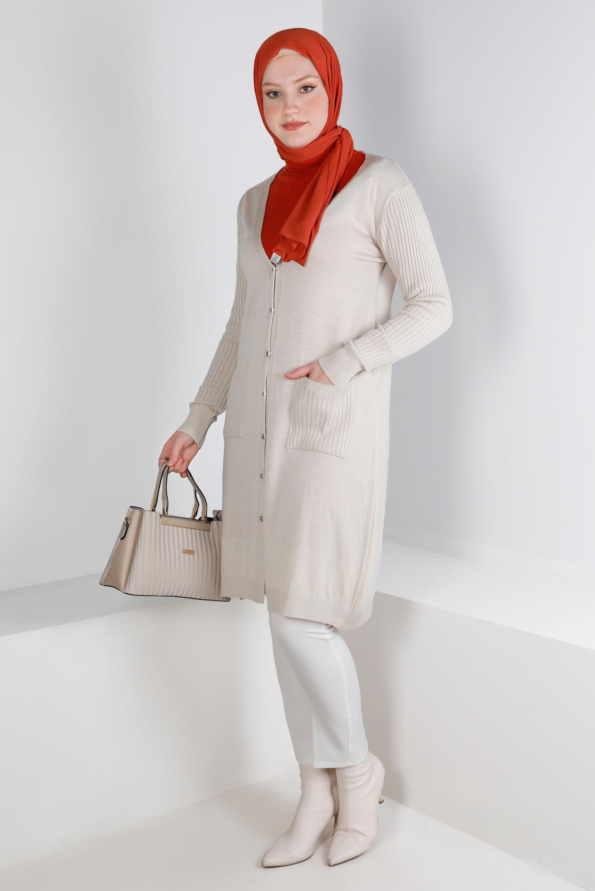 Tesettür giyim BEJ DÜĞMELİ CEPLİ TRİKO HIRKA 43209