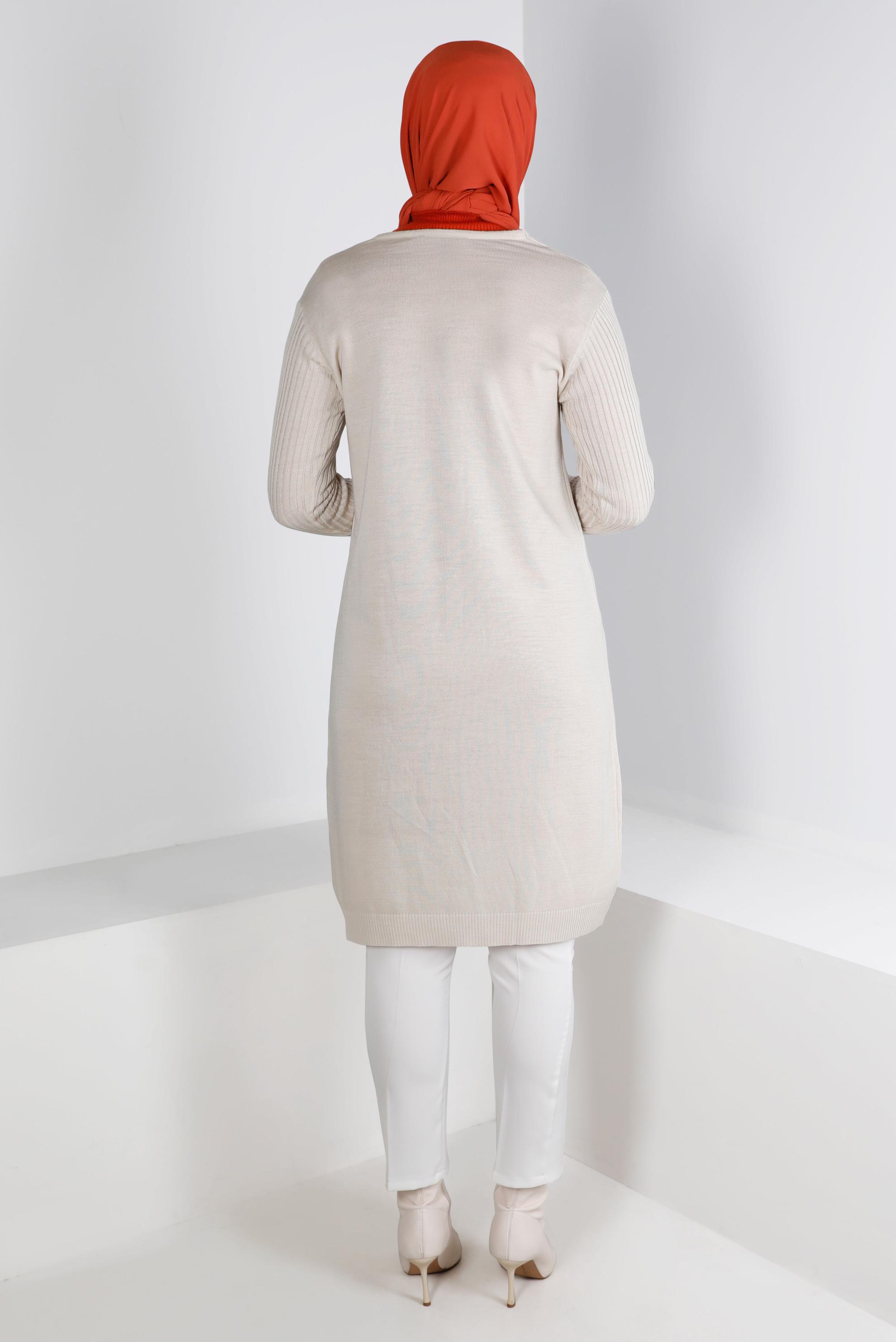 Tesettür giyim BEJ DÜĞMELİ CEPLİ TRİKO HIRKA 43209