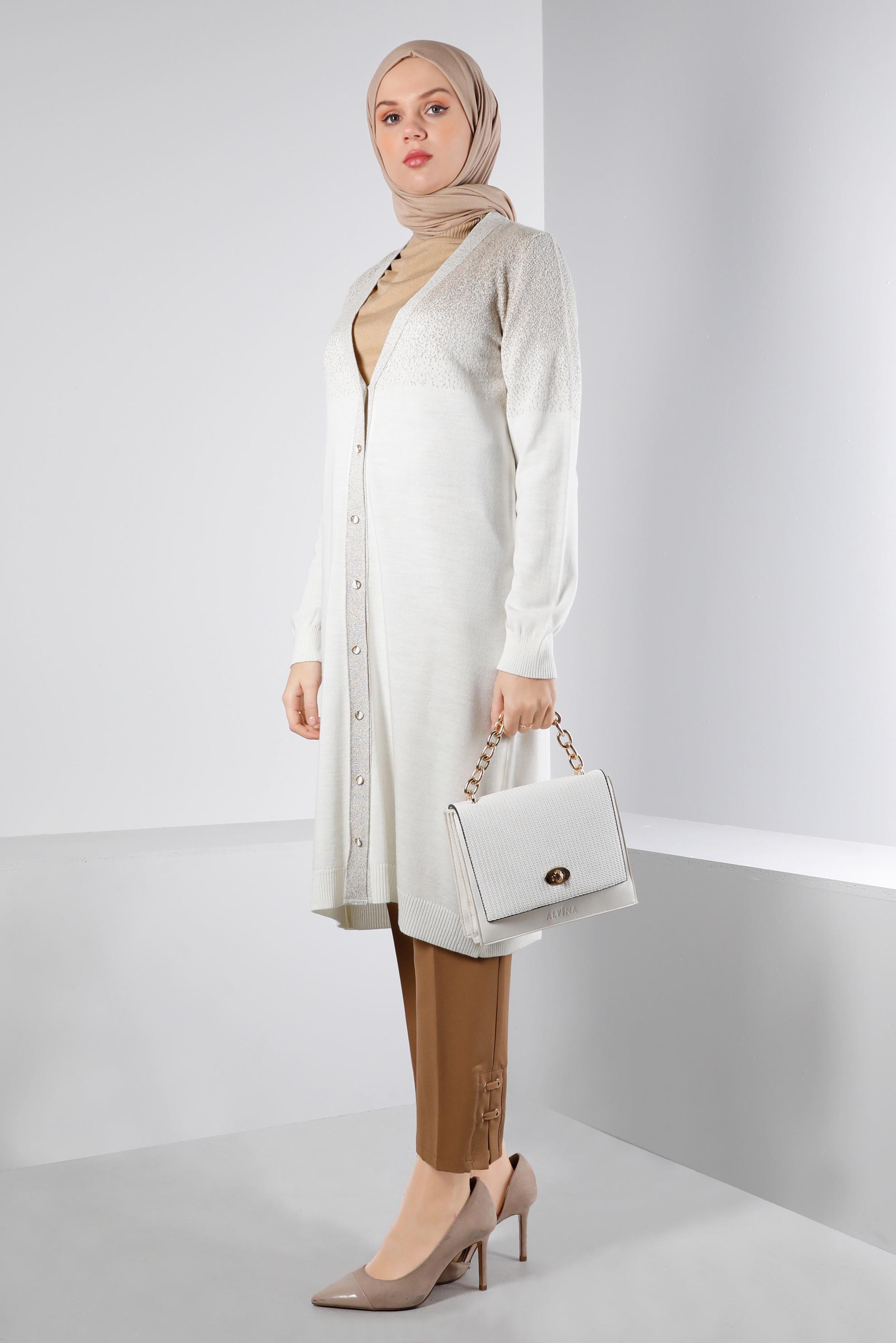 Tesettür giyim BEYAZ SİMLİ DÜĞMELİ TRİKO HIRKA 43249 