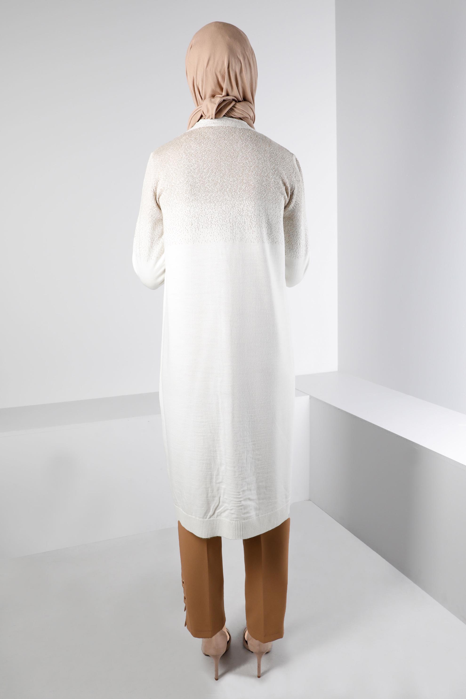 Tesettür giyim BEYAZ SİMLİ DÜĞMELİ TRİKO HIRKA 43249 