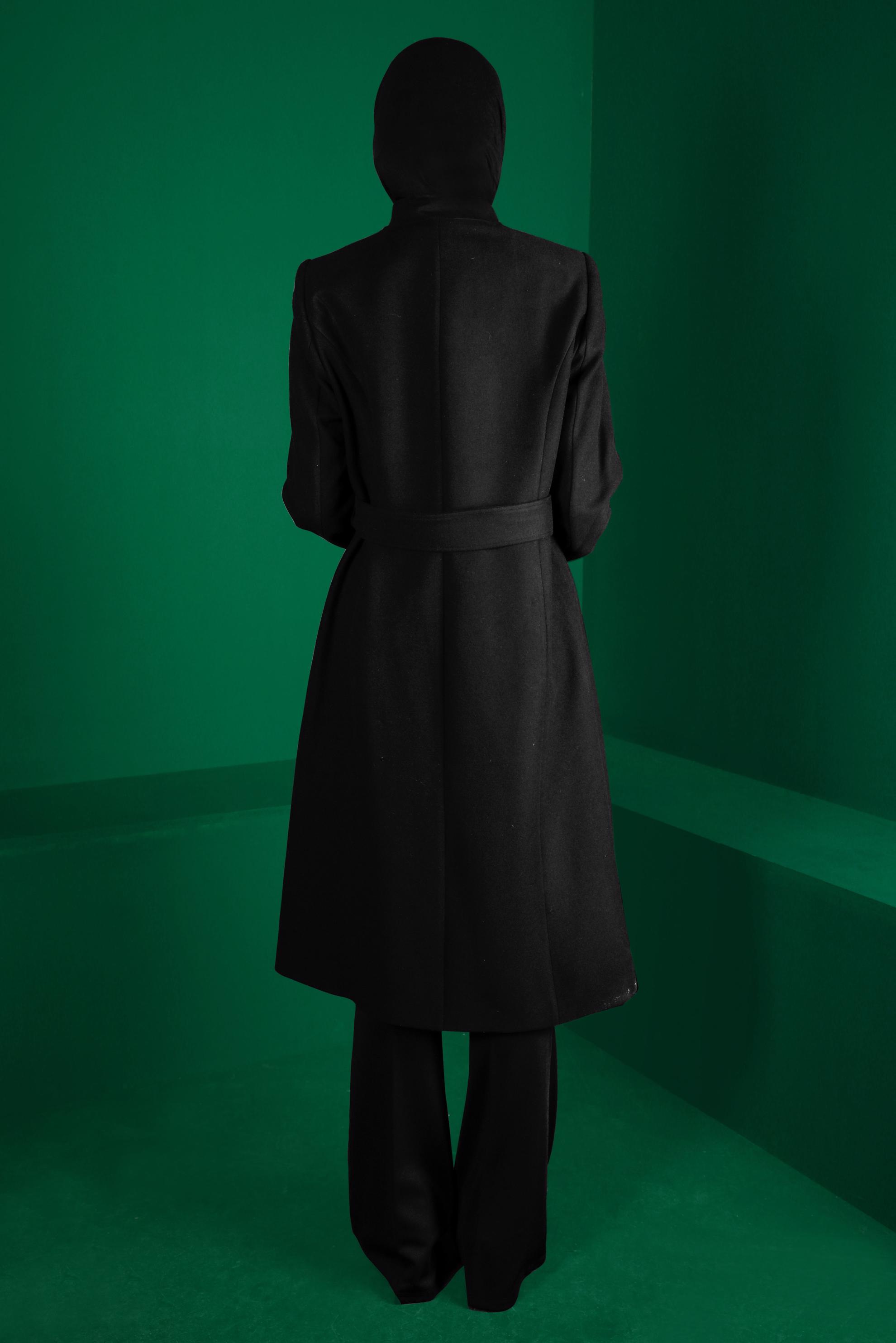 Tesettür giyim SİYAH FERMUARLI KUŞAKLI KABAN 90250 