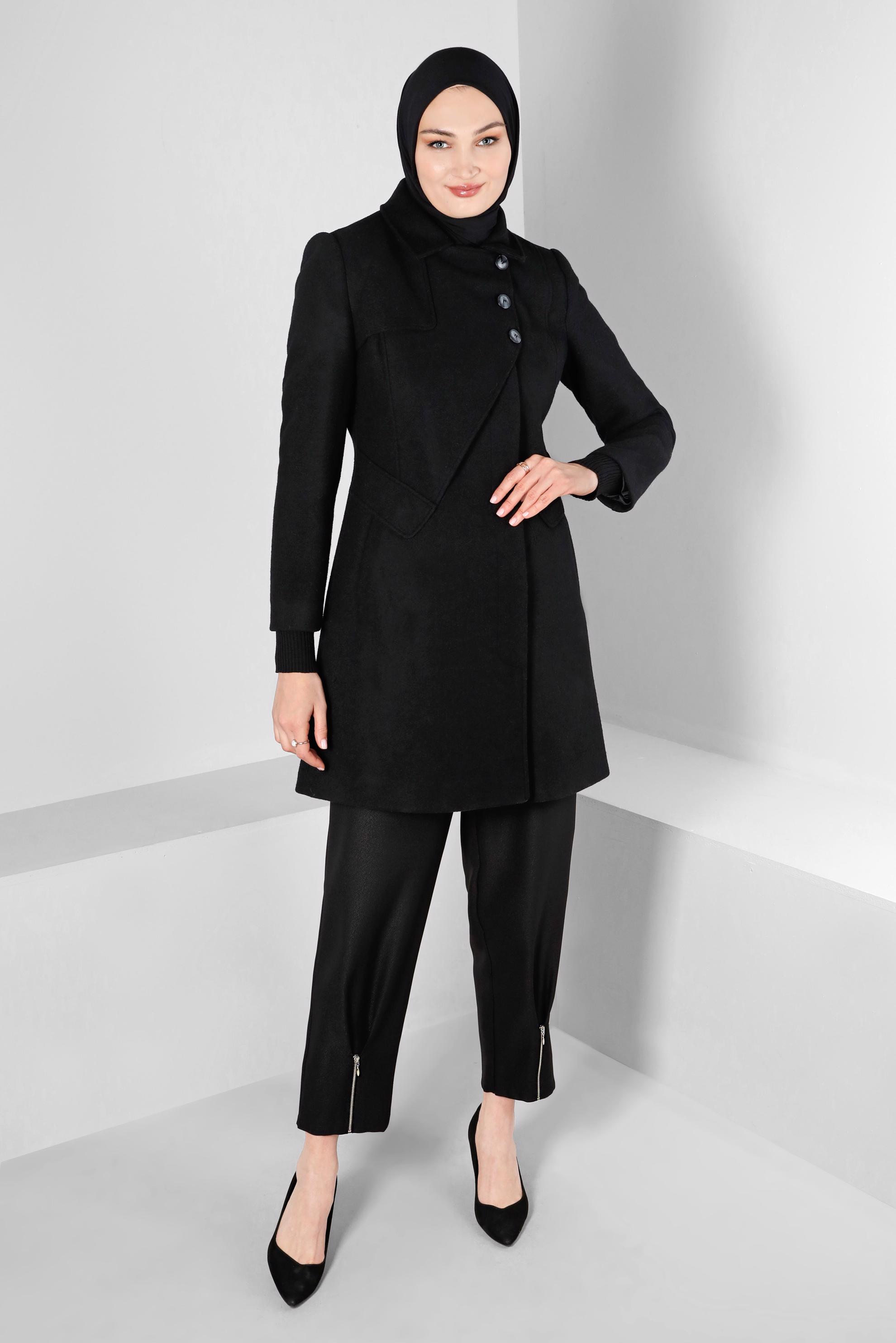 Tesettür giyim SİYAH ASİMETRİK KESİM DÜĞMELİ KABAN 90251