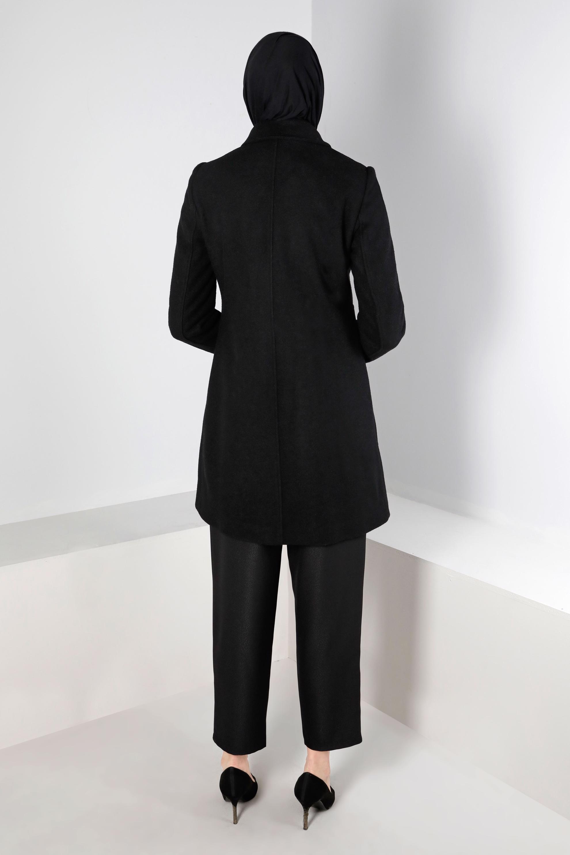 Tesettür giyim SİYAH ASİMETRİK KESİM DÜĞMELİ KABAN 90251