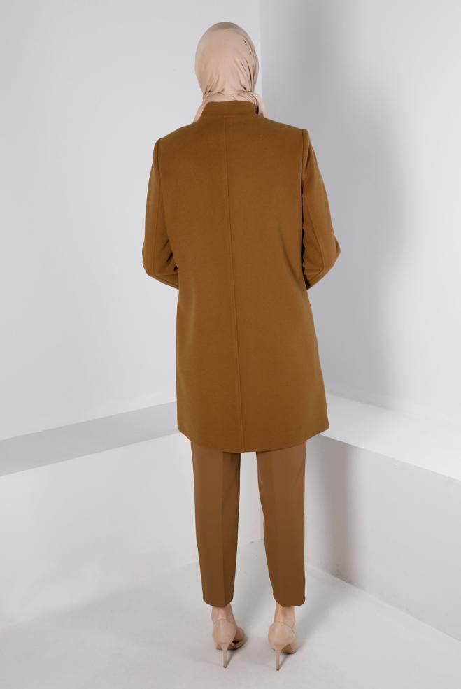 Tesettür giyim TABA HAKİM YAKA DÜĞME DETAYLI KABAN 90278  - ALVİNA