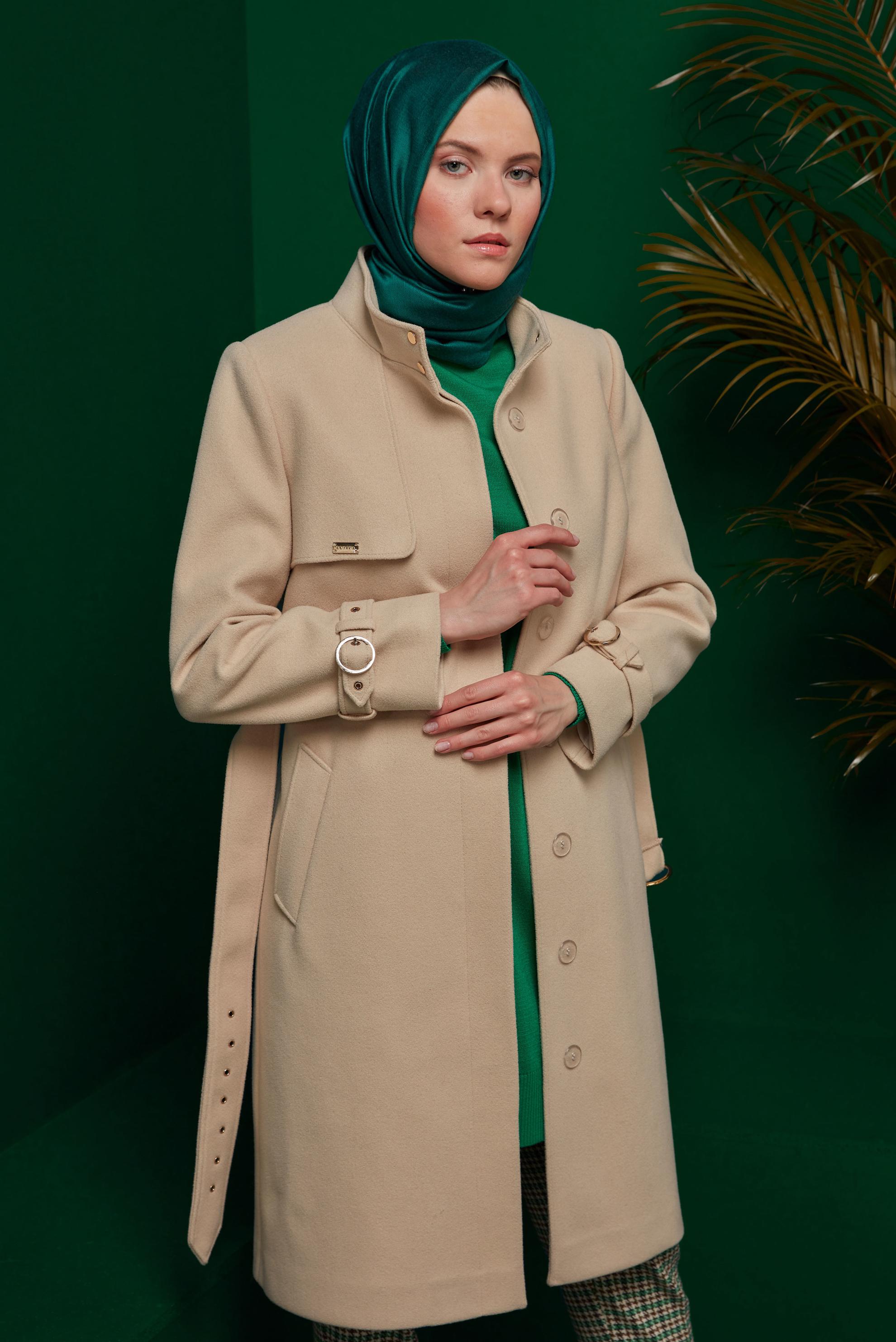 Tesettür giyim BEJ KEMERLİ CEPLİ KABAN 90301