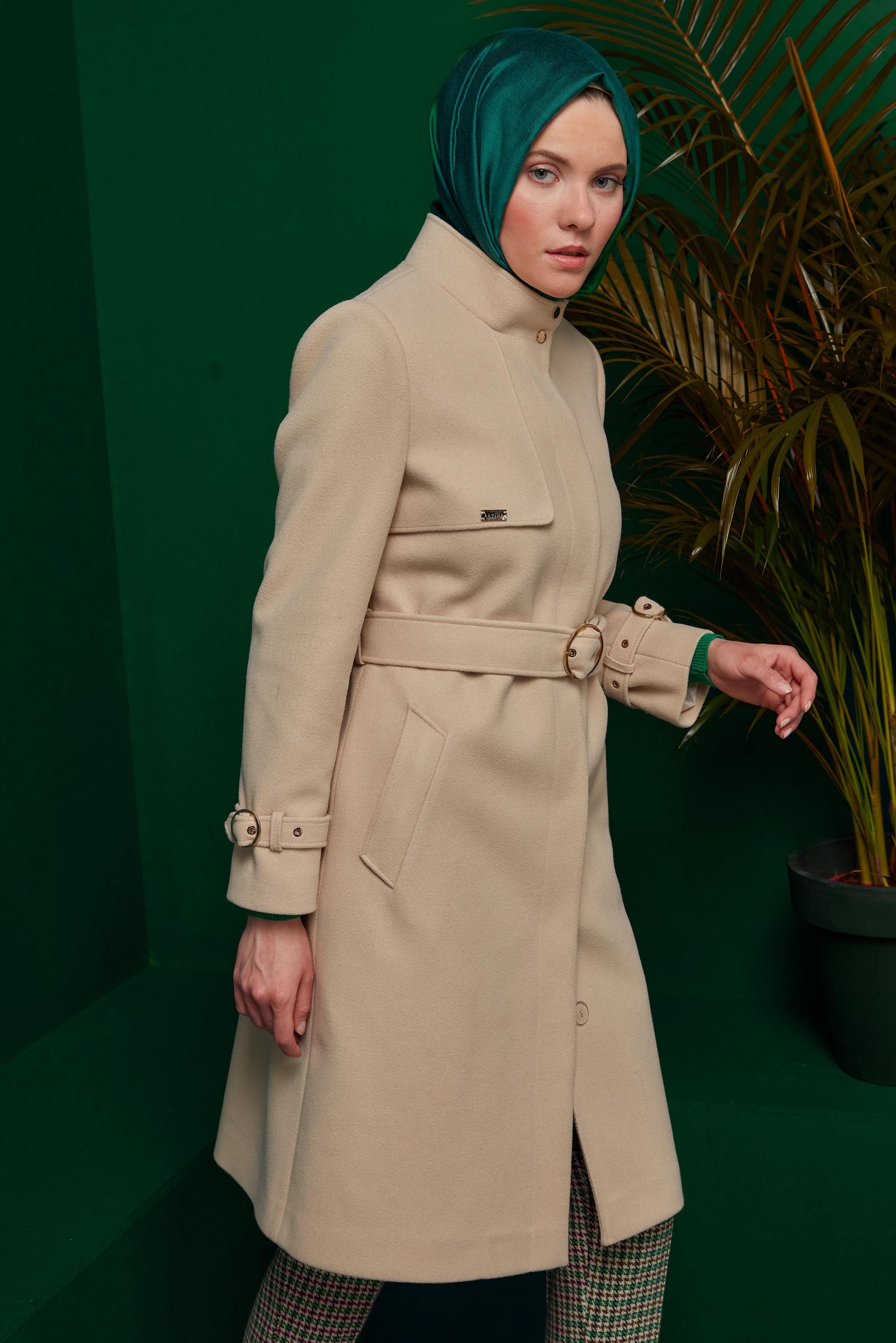 Tesettür giyim BEJ KEMERLİ CEPLİ KABAN 90301