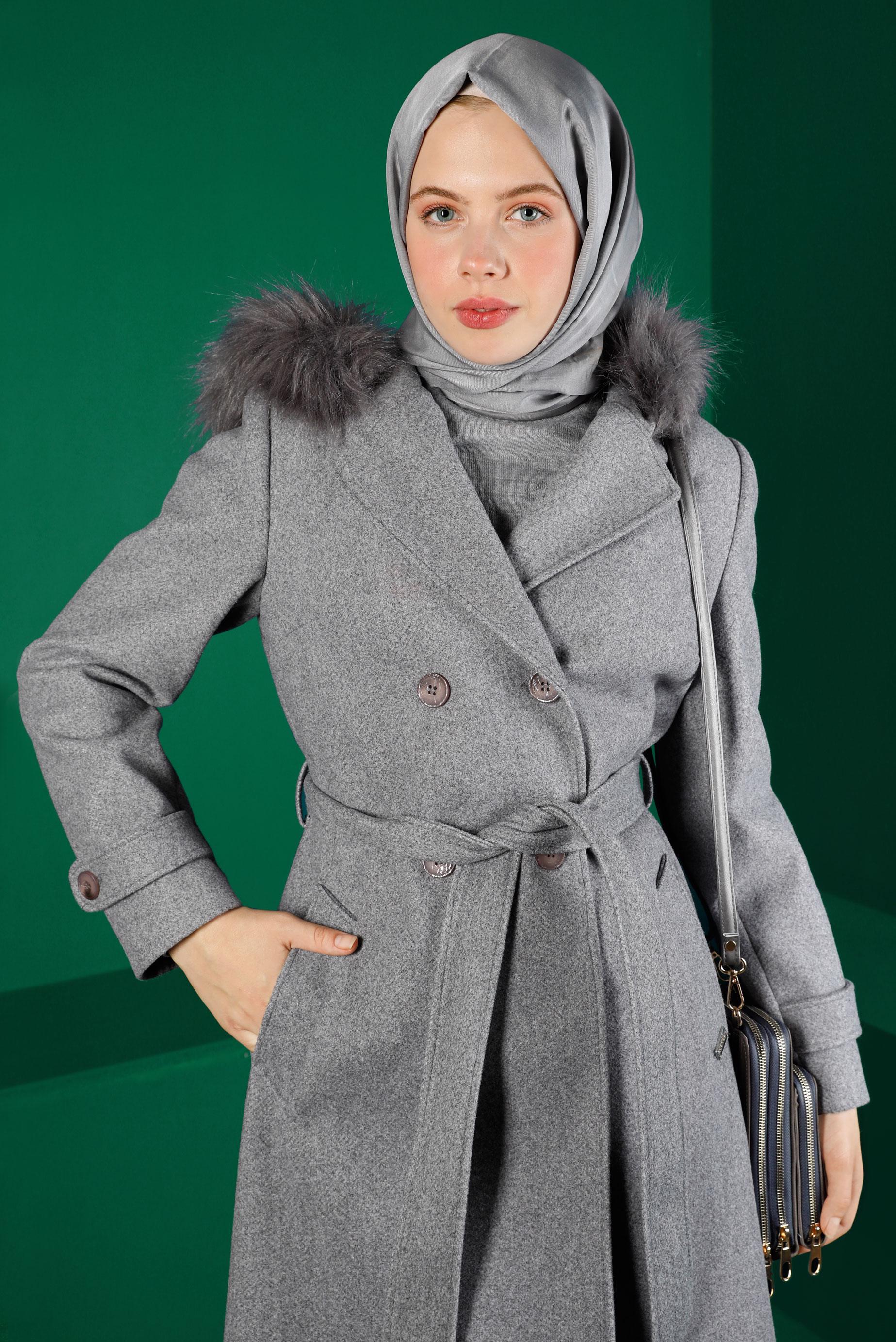 Tesettür giyim GRİ KAPÜŞONU KÜRKLÜ KUŞAKLI KAŞE KABAN 90302 