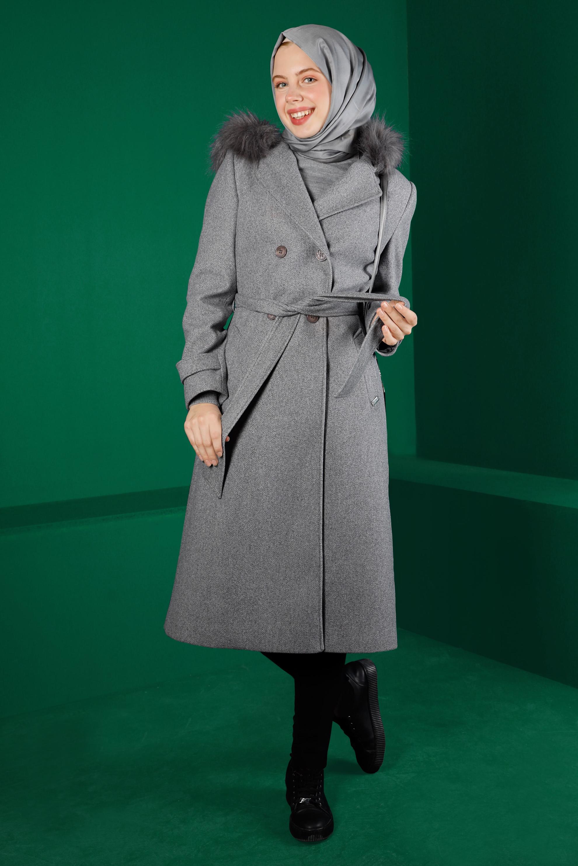 Tesettür giyim GRİ KAPÜŞONU KÜRKLÜ KUŞAKLI KAŞE KABAN 90302 