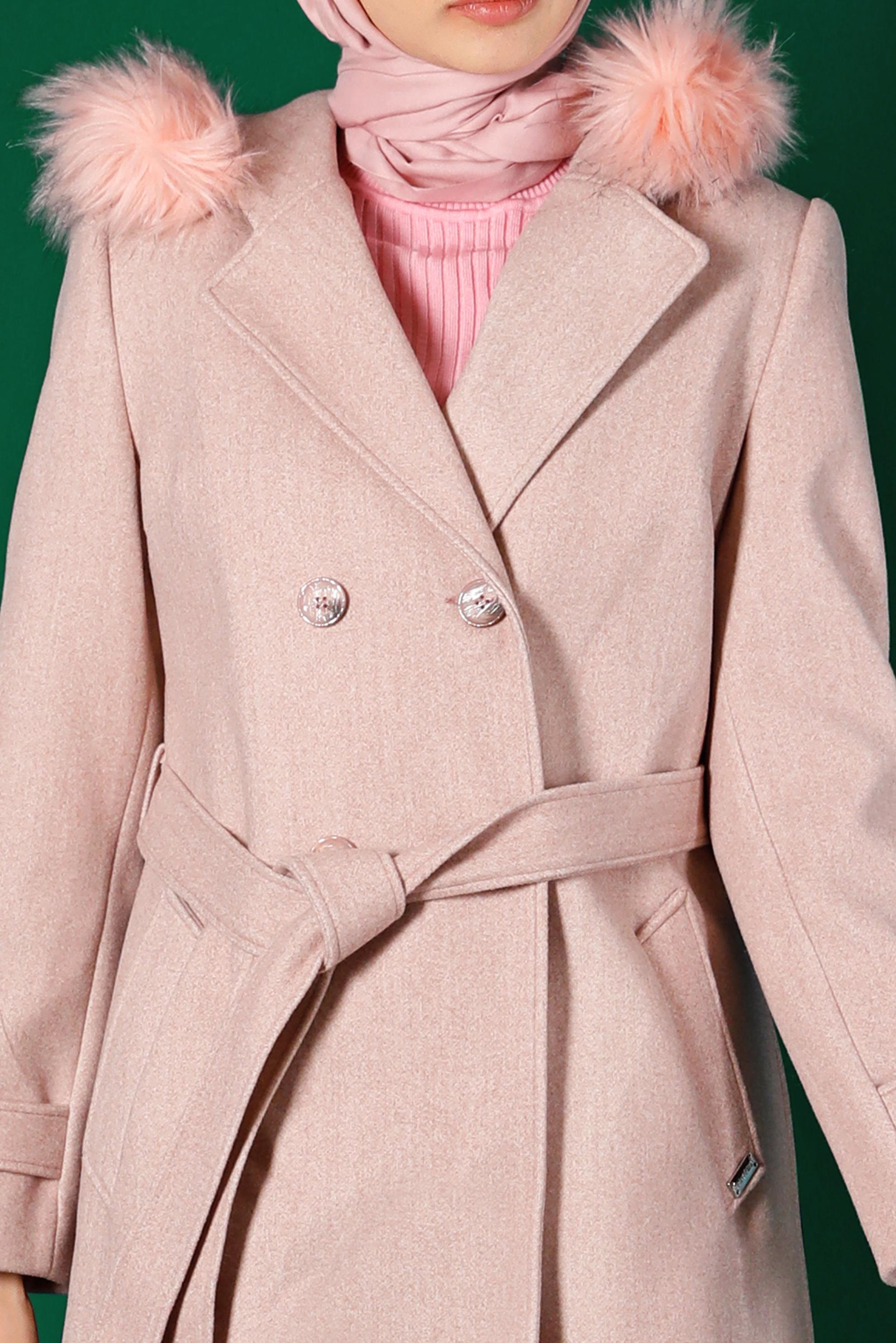 Tesettür giyim PUDRA KAPÜŞONU KÜRKLÜ KUŞAKLI KAŞE KABAN 90302 