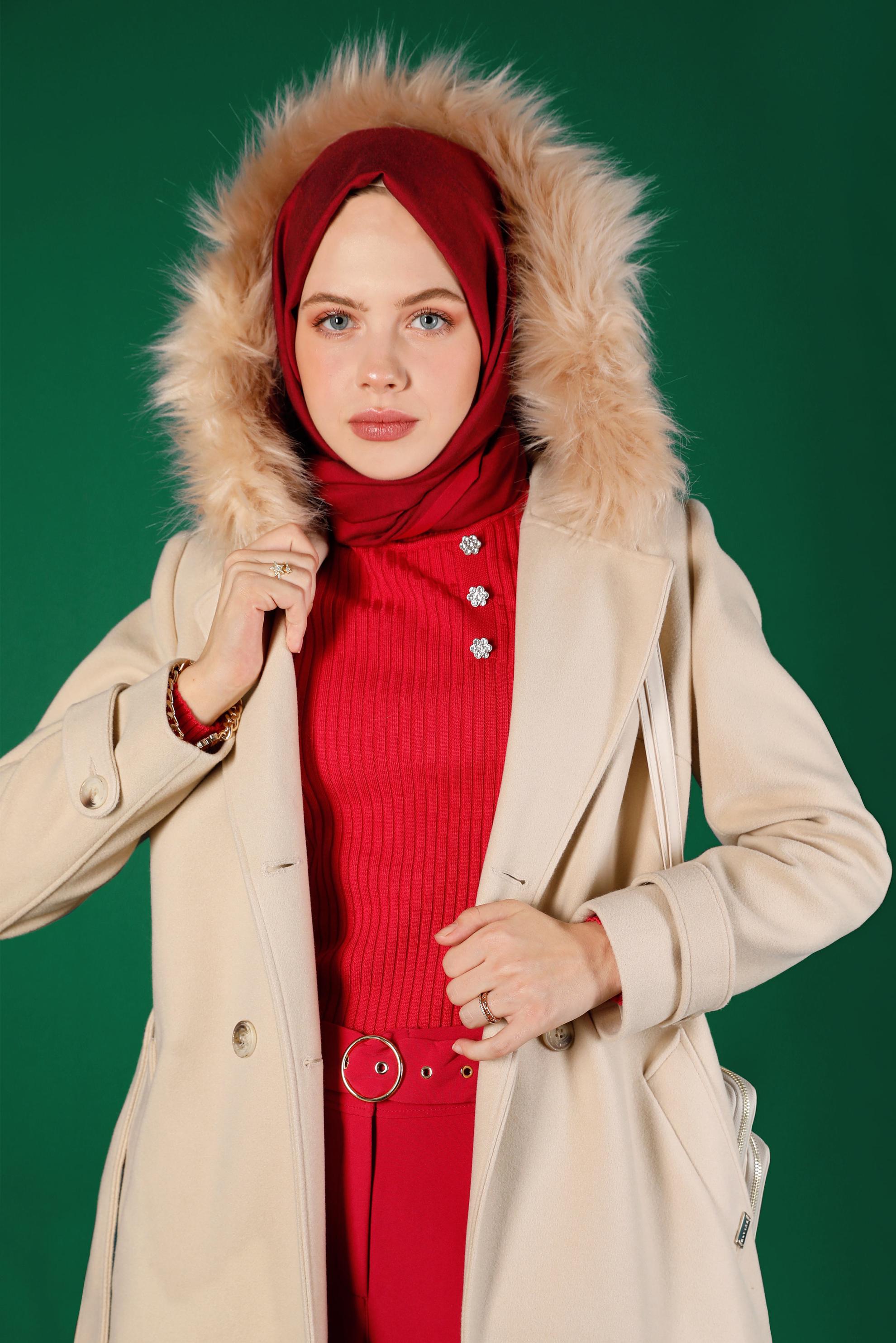 Tesettür giyim BEJ KAPÜŞONU KÜRKLÜ KUŞAKLI KAŞE KABAN 90302 