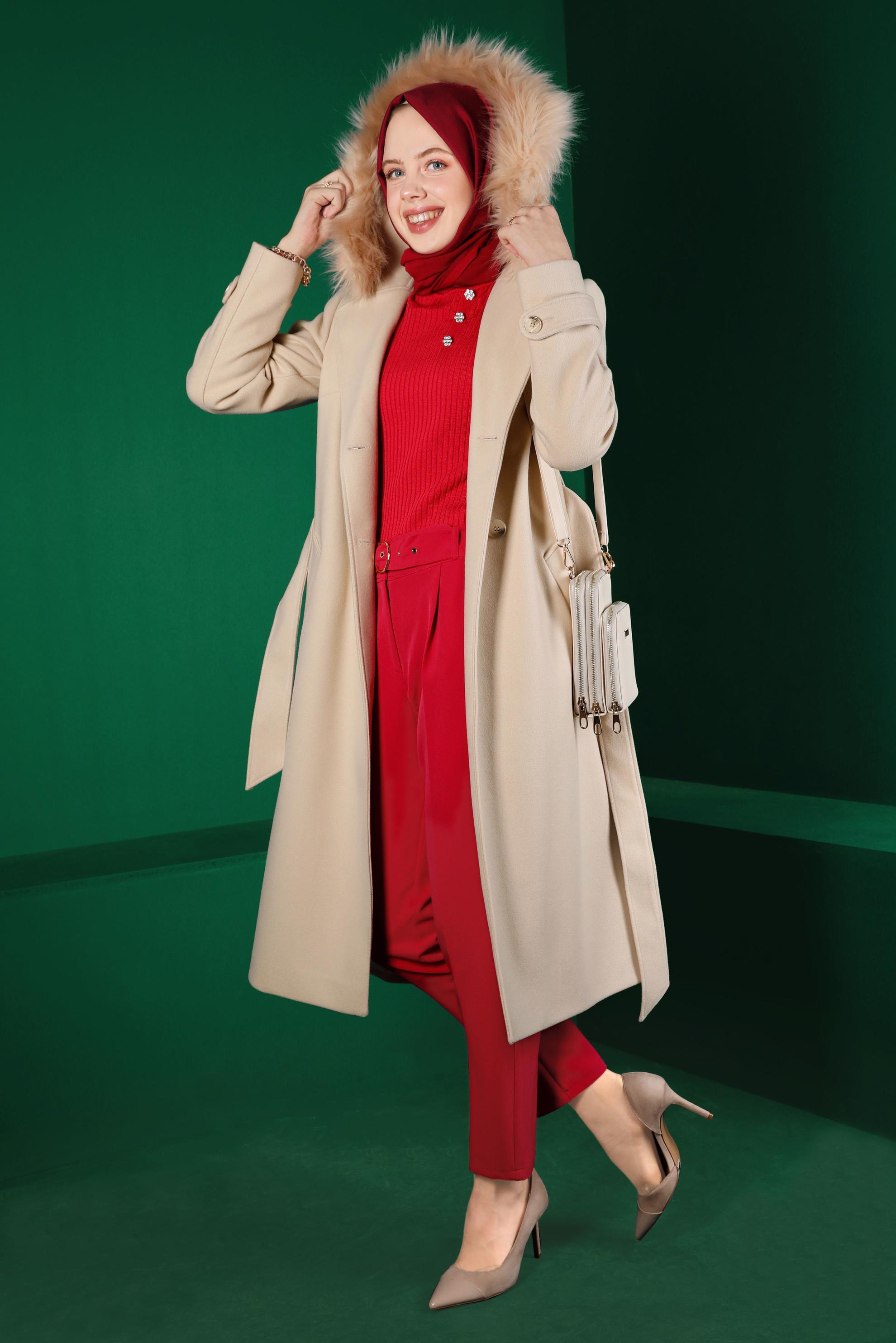 Tesettür giyim BEJ KAPÜŞONU KÜRKLÜ KUŞAKLI KAŞE KABAN 90302 