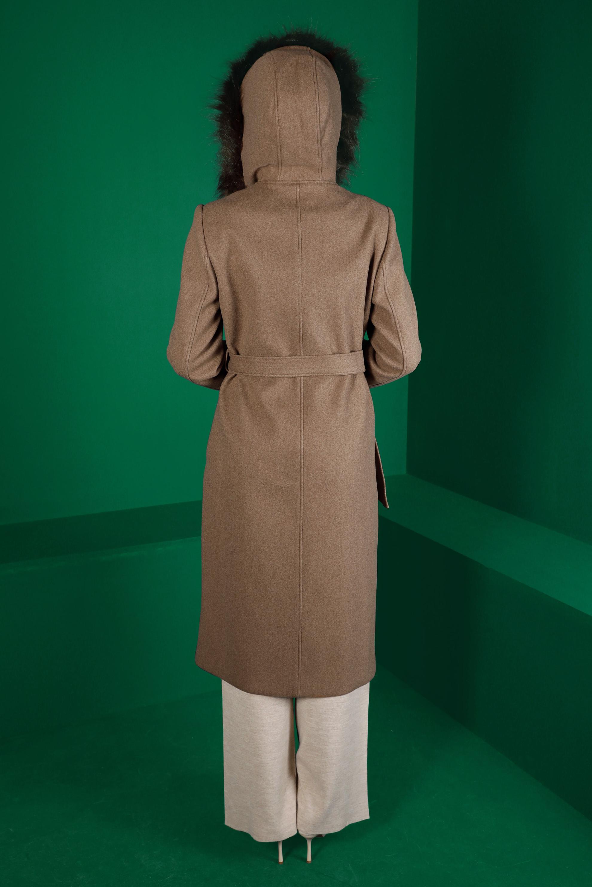 Tesettür giyim VİZON KAPÜŞONU KÜRKLÜ KUŞAKLI KAŞE KABAN 90302 