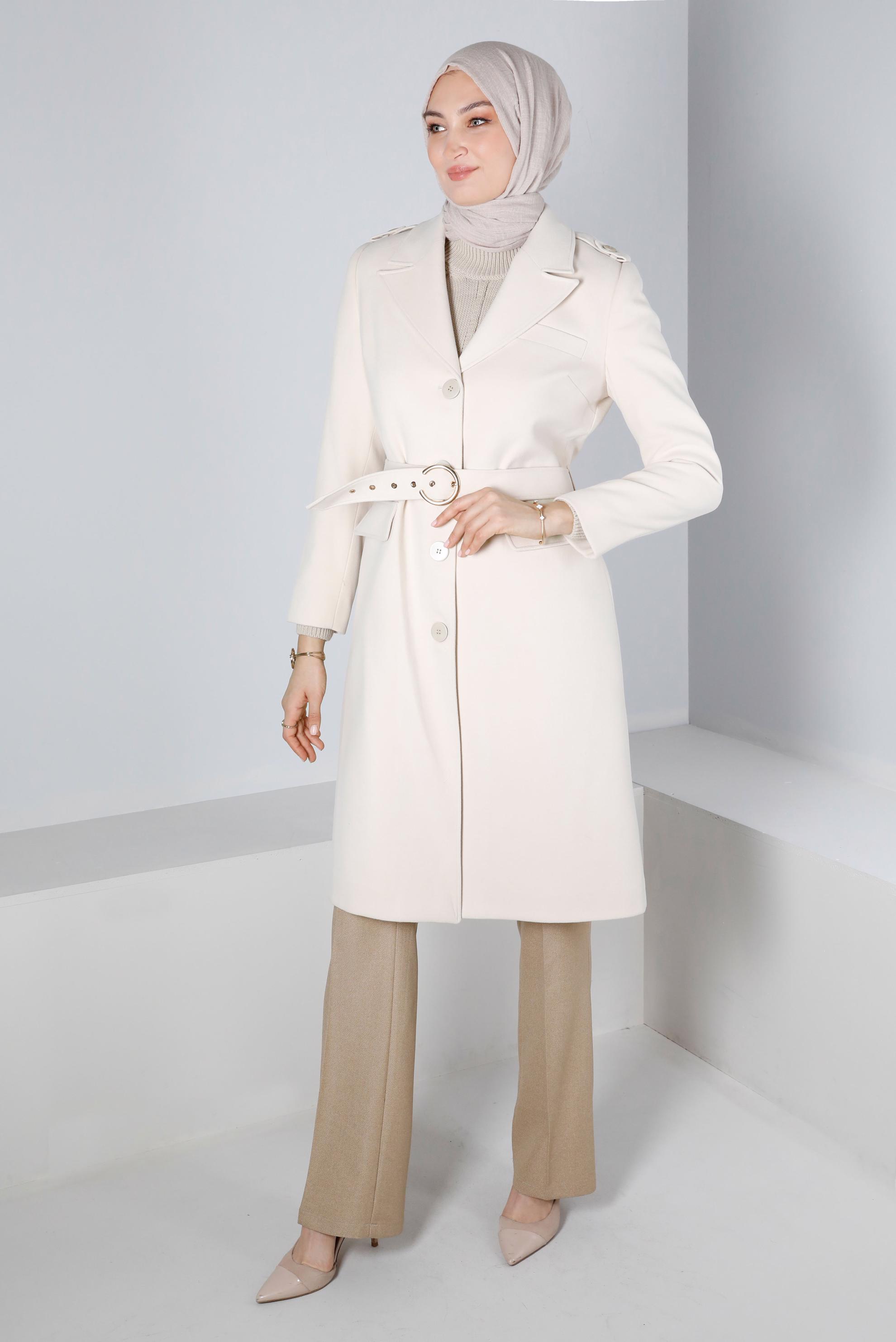 Tesettür giyim BEJ KEMERLİ DÜĞMELİ KABAN 90303 