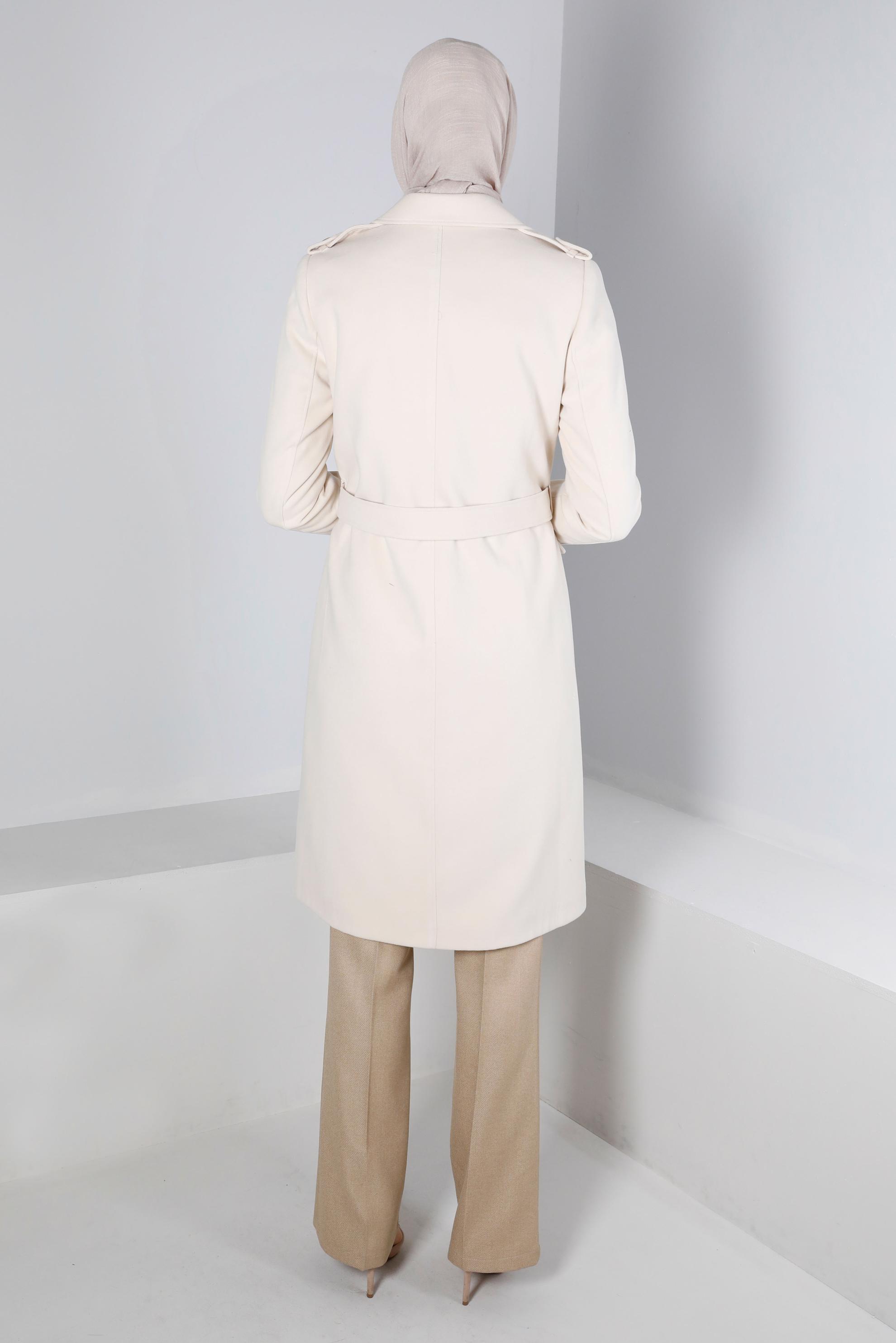 Tesettür giyim BEJ KEMERLİ DÜĞMELİ KABAN 90303 