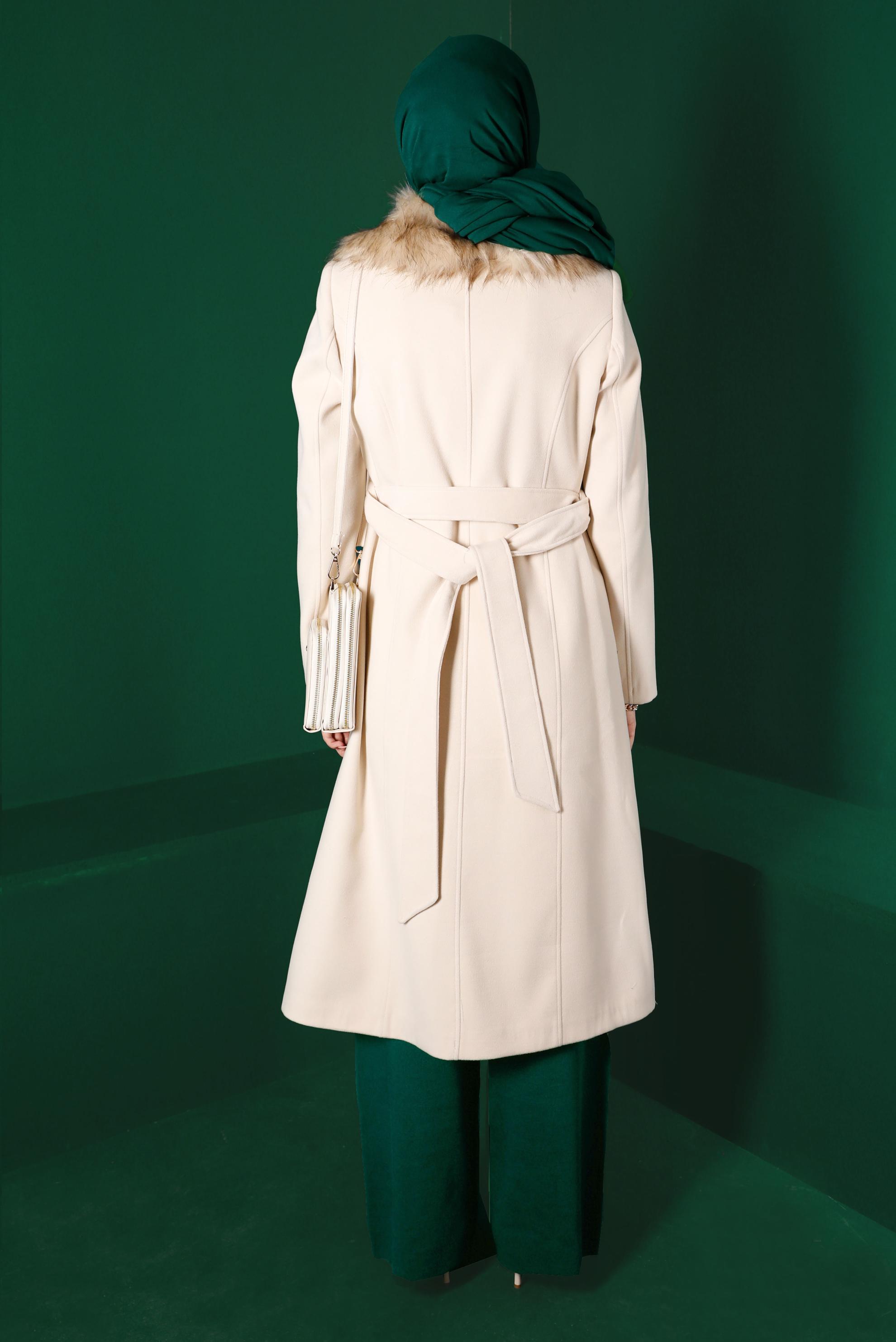 Tesettür giyim BEJ KÜRK DETAYLI KUŞAKLI KABAN 90306 