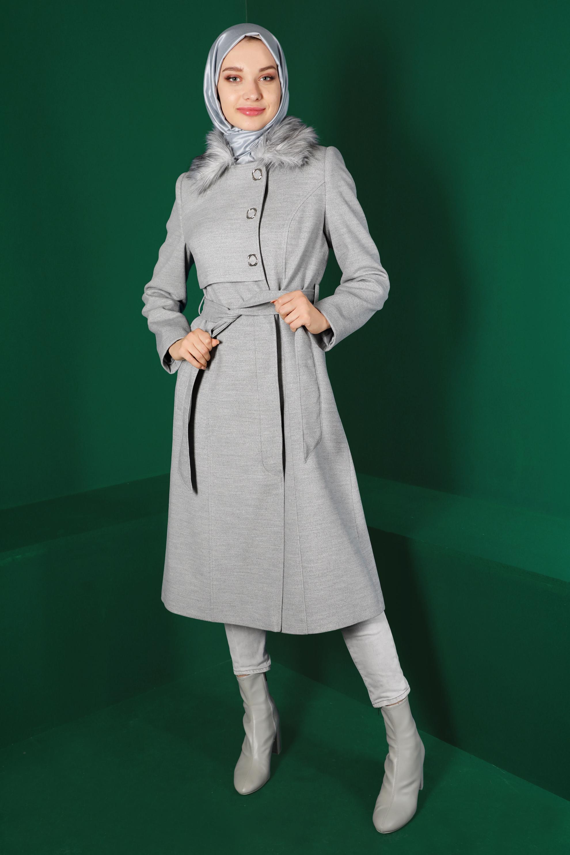 Tesettür giyim GRİ KÜRK DETAYLI KUŞAKLI KABAN 90306 