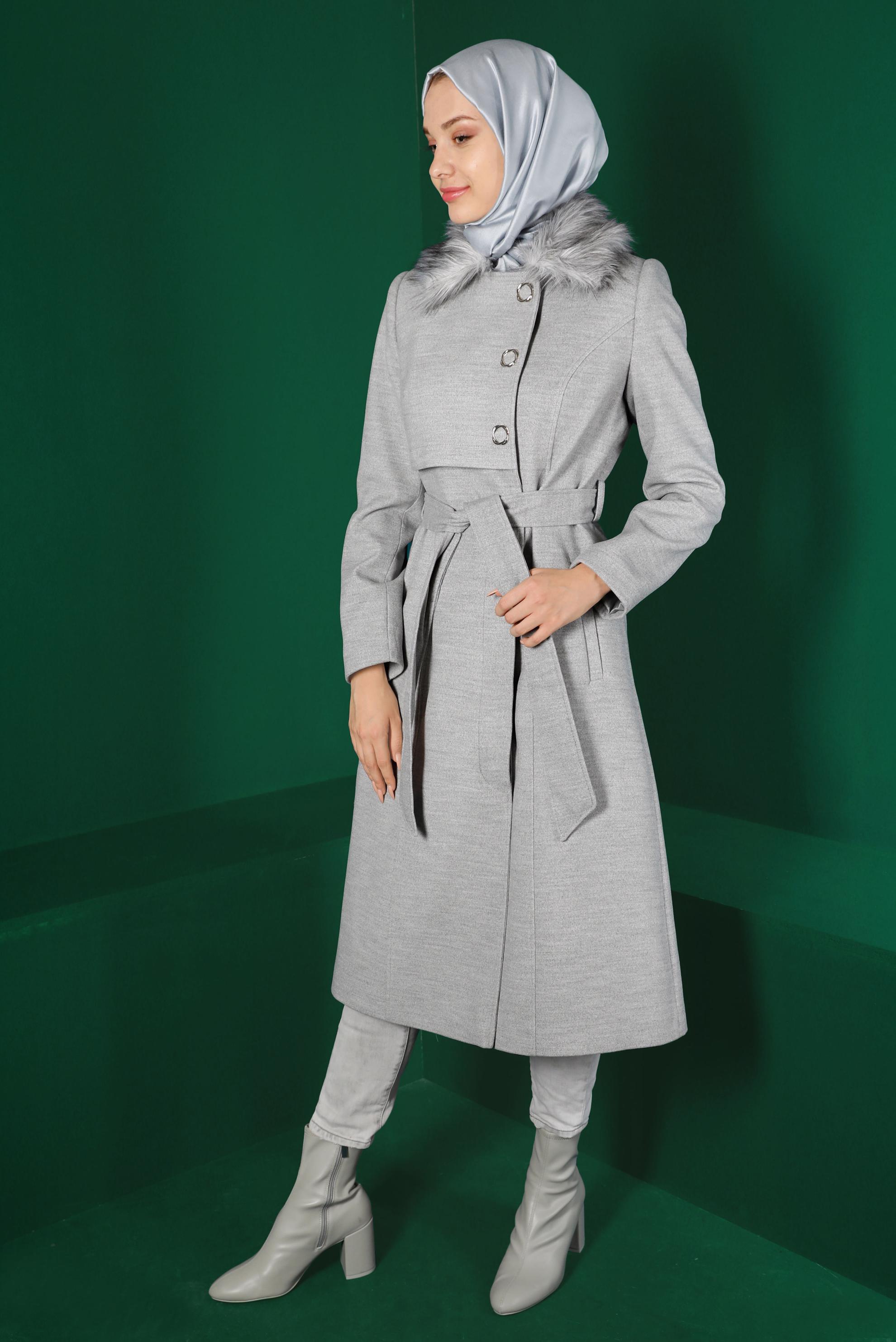 Tesettür giyim GRİ KÜRK DETAYLI KUŞAKLI KABAN 90306 
