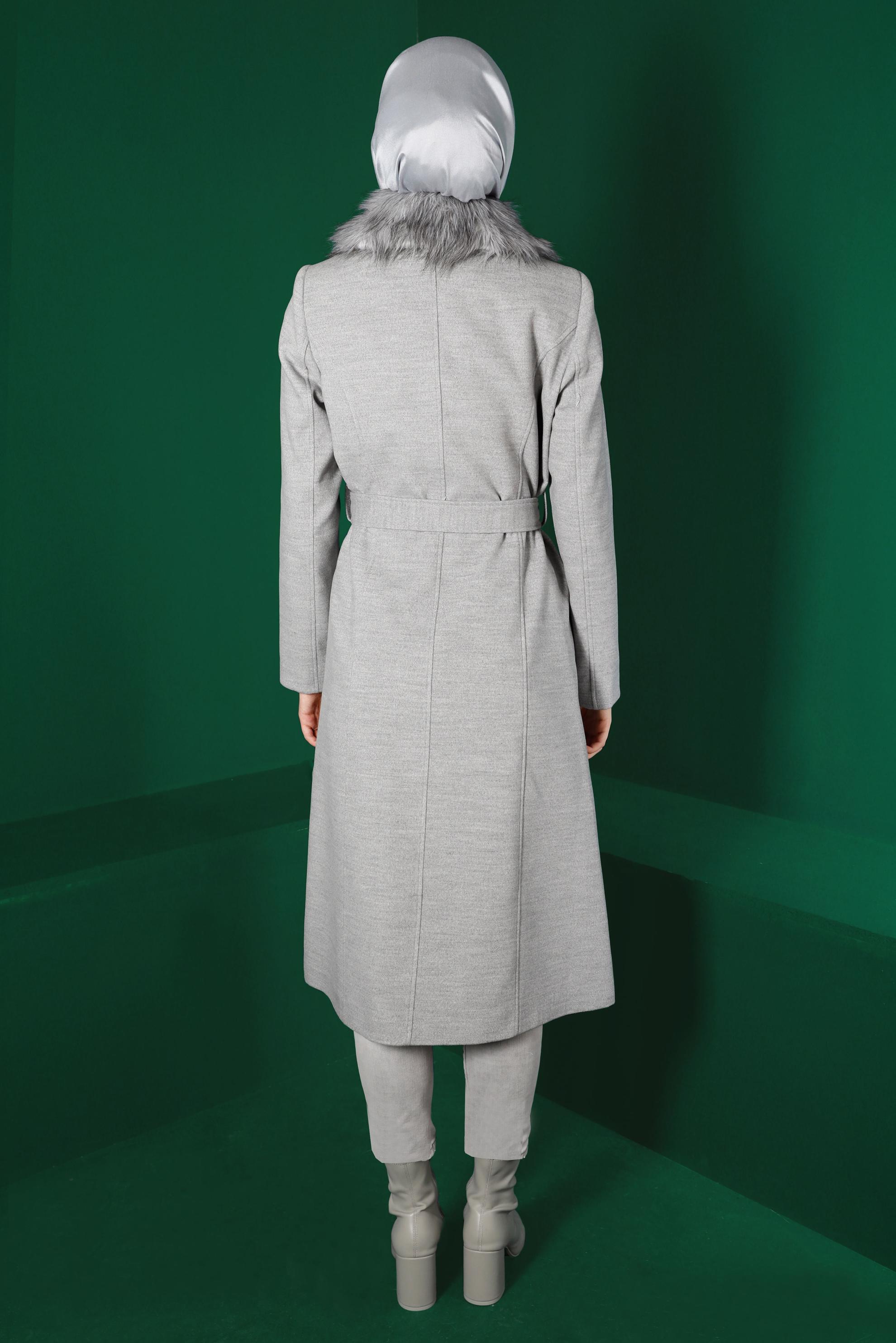 Tesettür giyim GRİ KÜRK DETAYLI KUŞAKLI KABAN 90306 