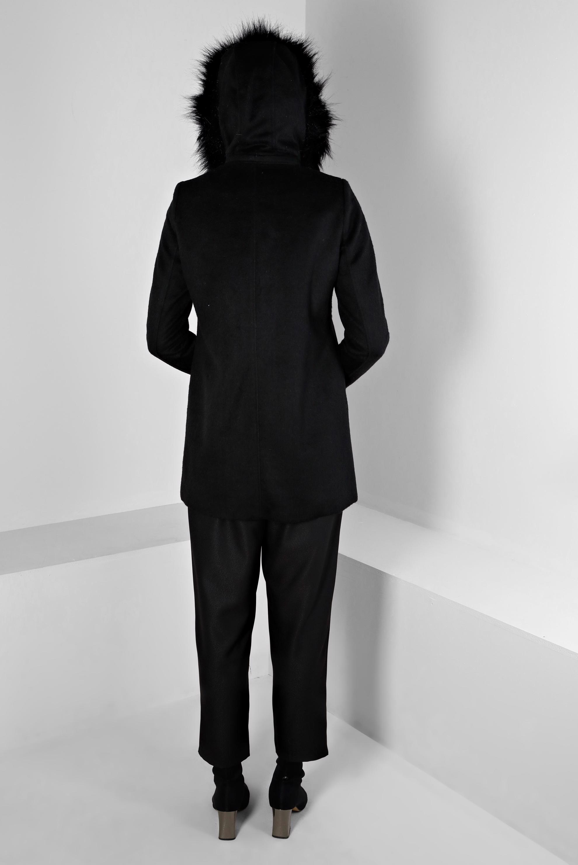 Tesettür giyim SİYAH TÜYLÜ KAPÜŞONLU KABAN 90309