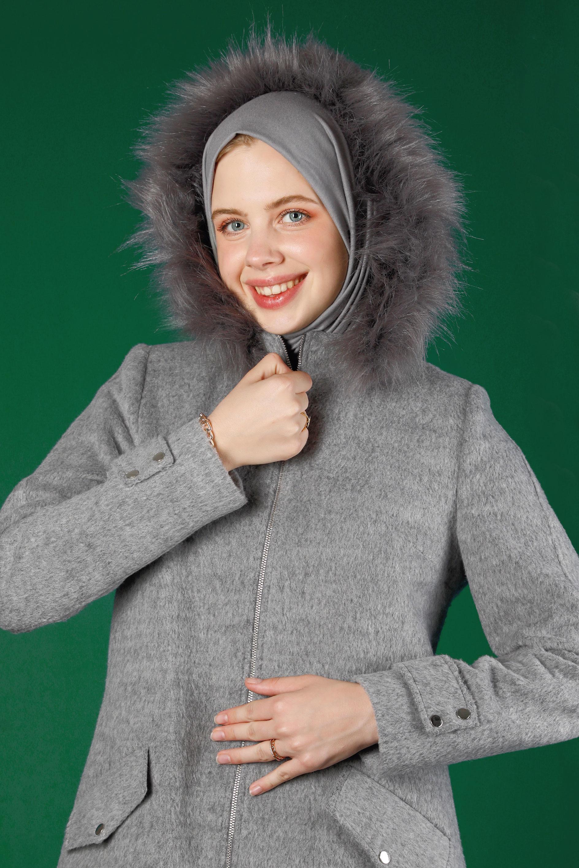 Tesettür giyim GRİ TÜYLÜ KAPÜŞONLU KABAN 90309