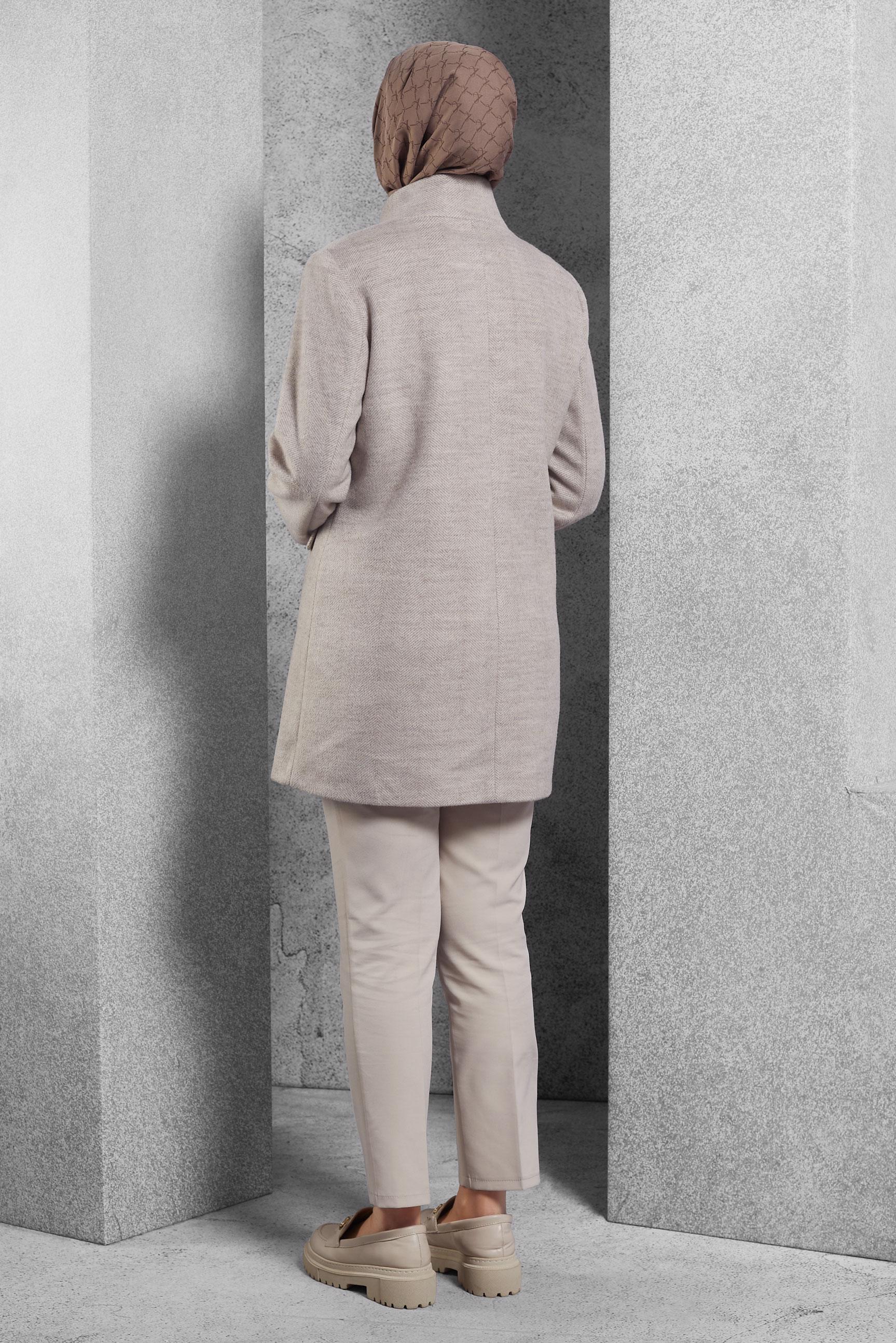 Tesettür giyim BEJ CEPLİ DİK YAKA KABAN 90310