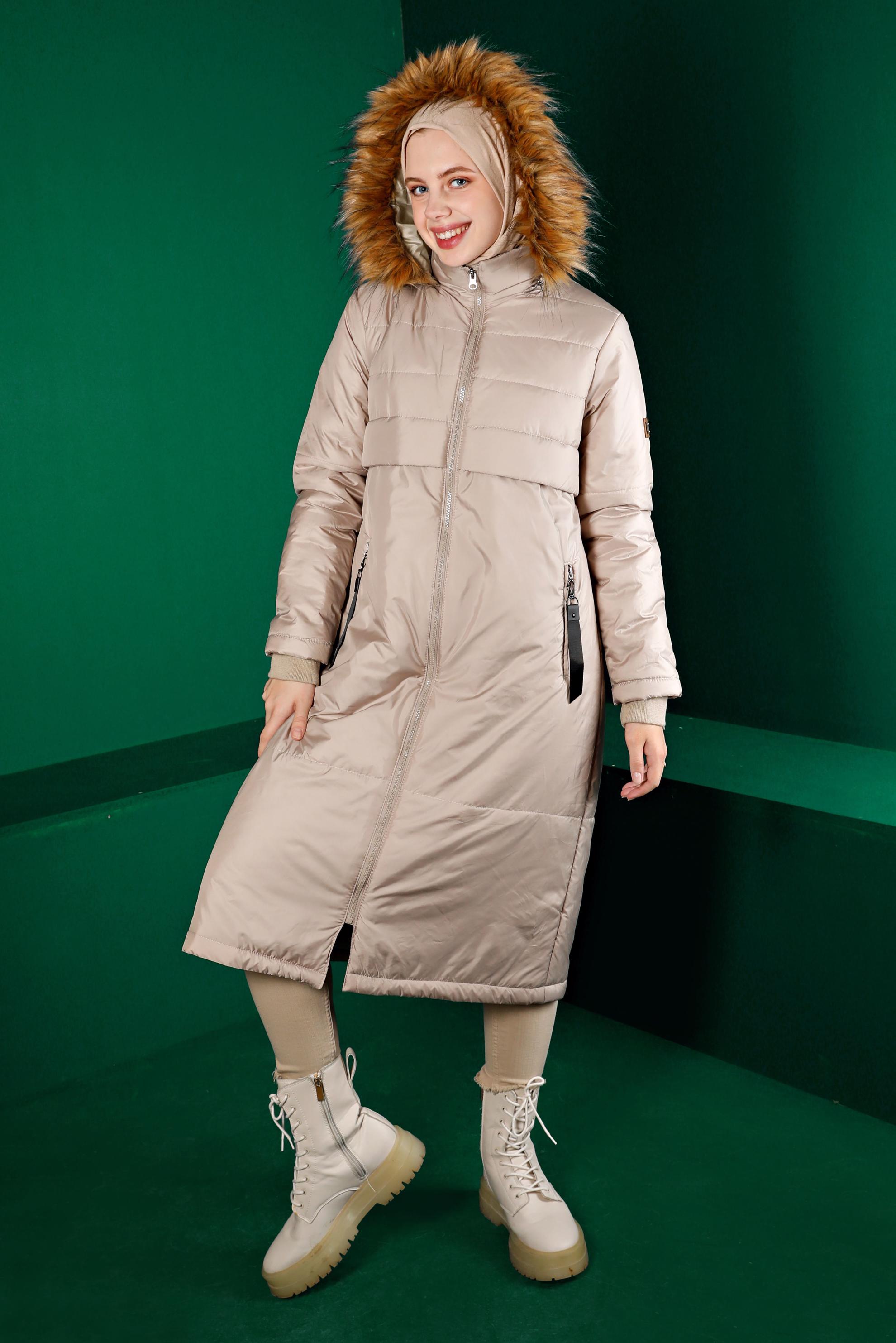 Tesettür giyim BEJ KAPÜŞONU KÜRKLÜ ŞİŞME KABAN 90318 