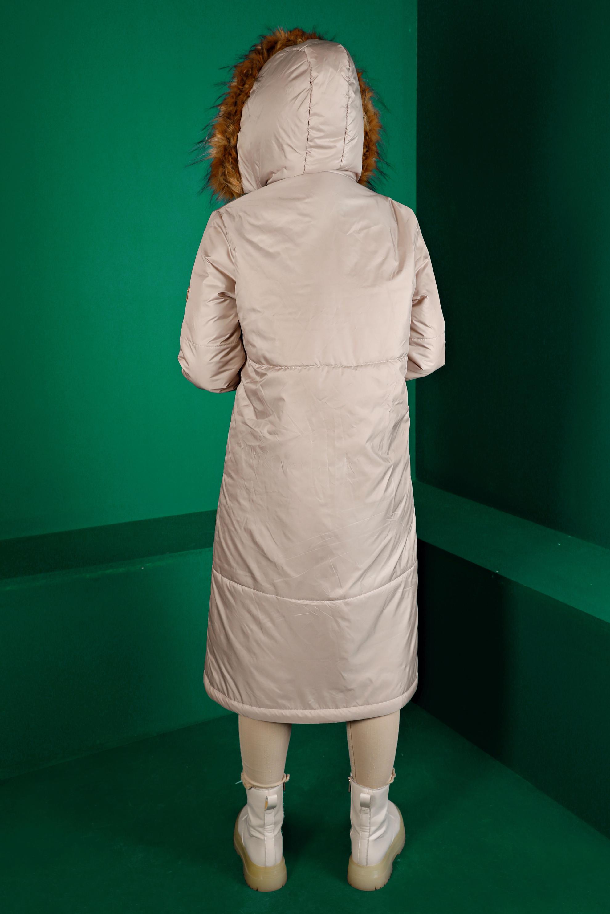 Tesettür giyim BEJ KAPÜŞONU KÜRKLÜ ŞİŞME KABAN 90318 