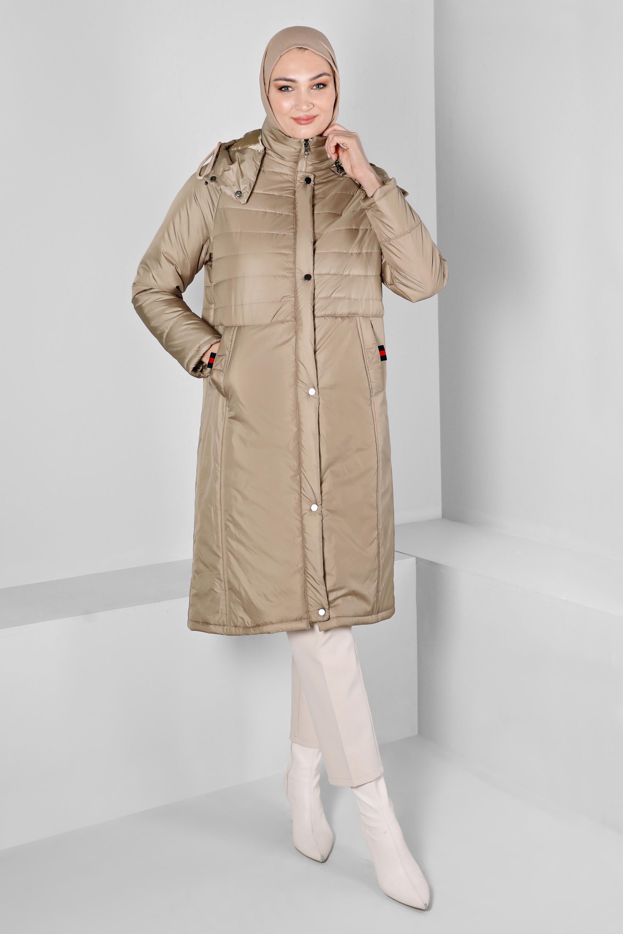 Tesettür giyim KAHVE KAPÜŞONLU FERMUARLI ŞİŞME KABAN 90319