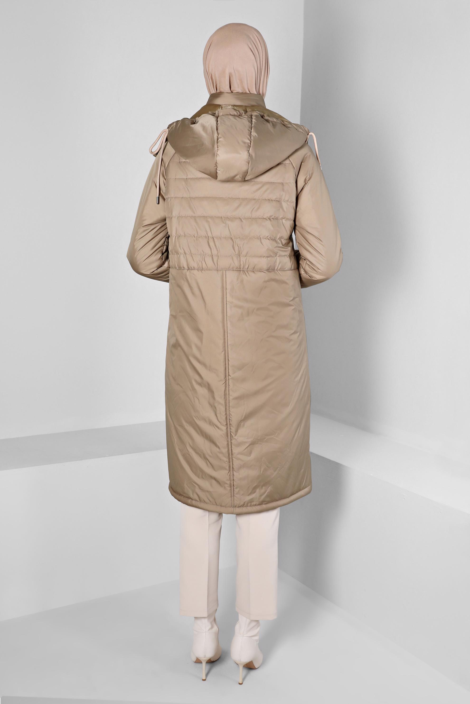 Tesettür giyim KAHVE KAPÜŞONLU FERMUARLI ŞİŞME KABAN 90319