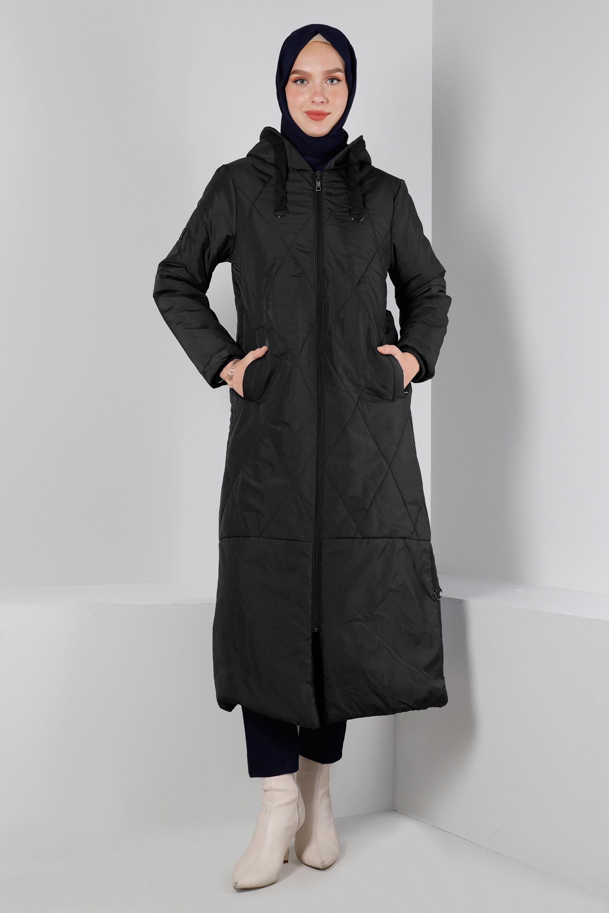 Tesettür giyim SİYAH BÜZGÜLÜ KAPÜŞONLU ŞİŞME KABAN 90320 