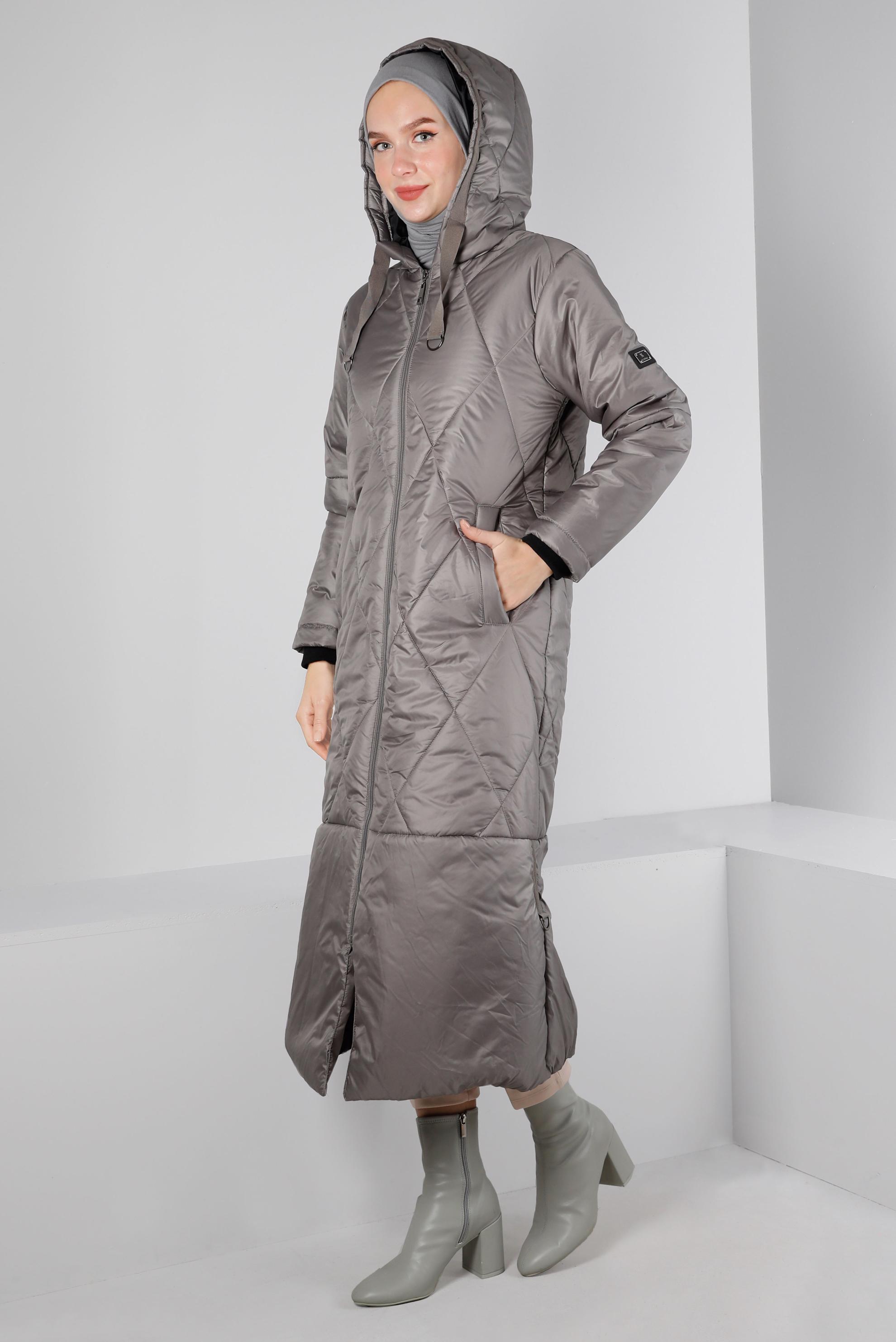 Tesettür giyim GRİ BÜZGÜLÜ KAPÜŞONLU ŞİŞME KABAN 90320 