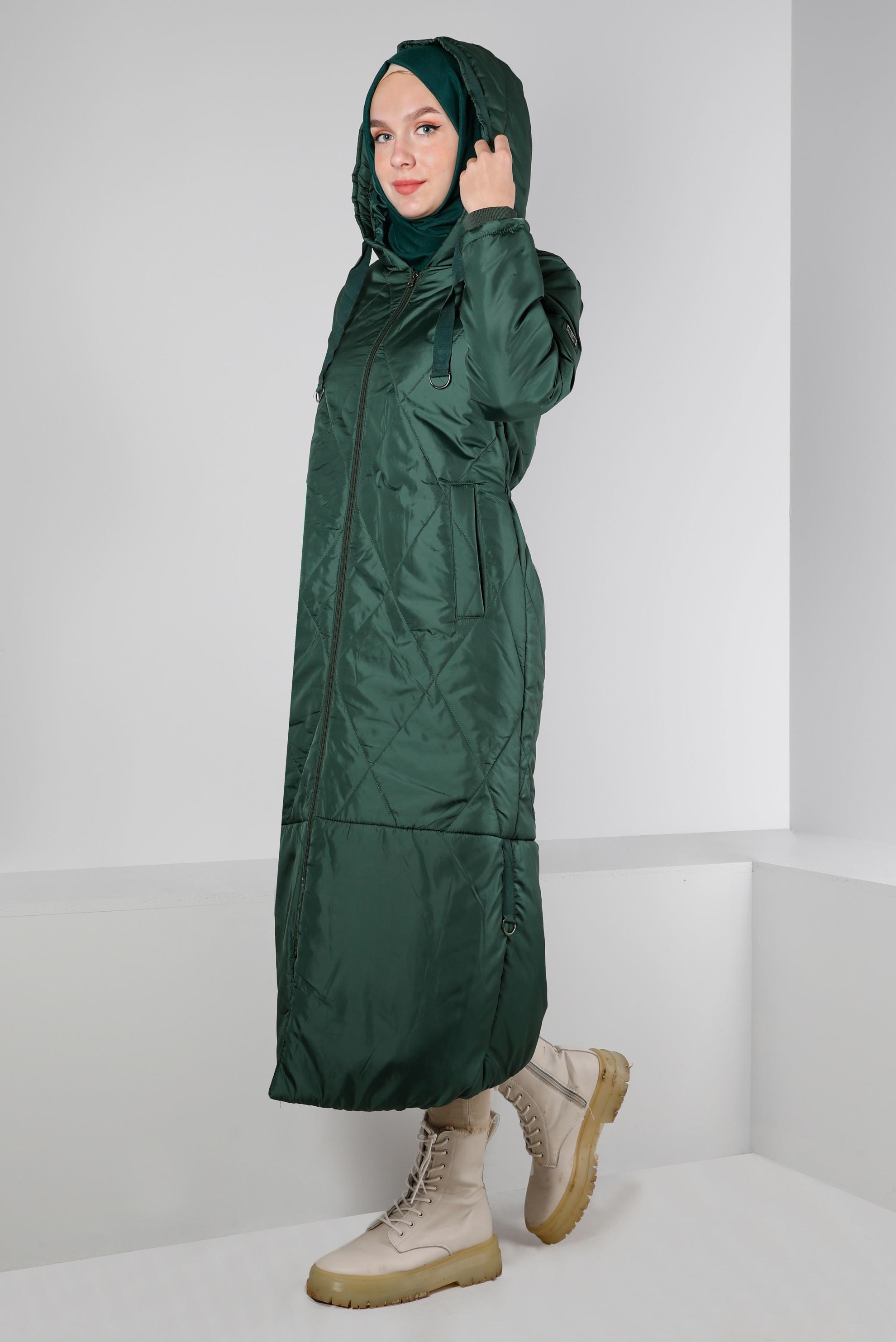 Tesettür giyim YEŞİL BÜZGÜLÜ KAPÜŞONLU ŞİŞME KABAN 90320 