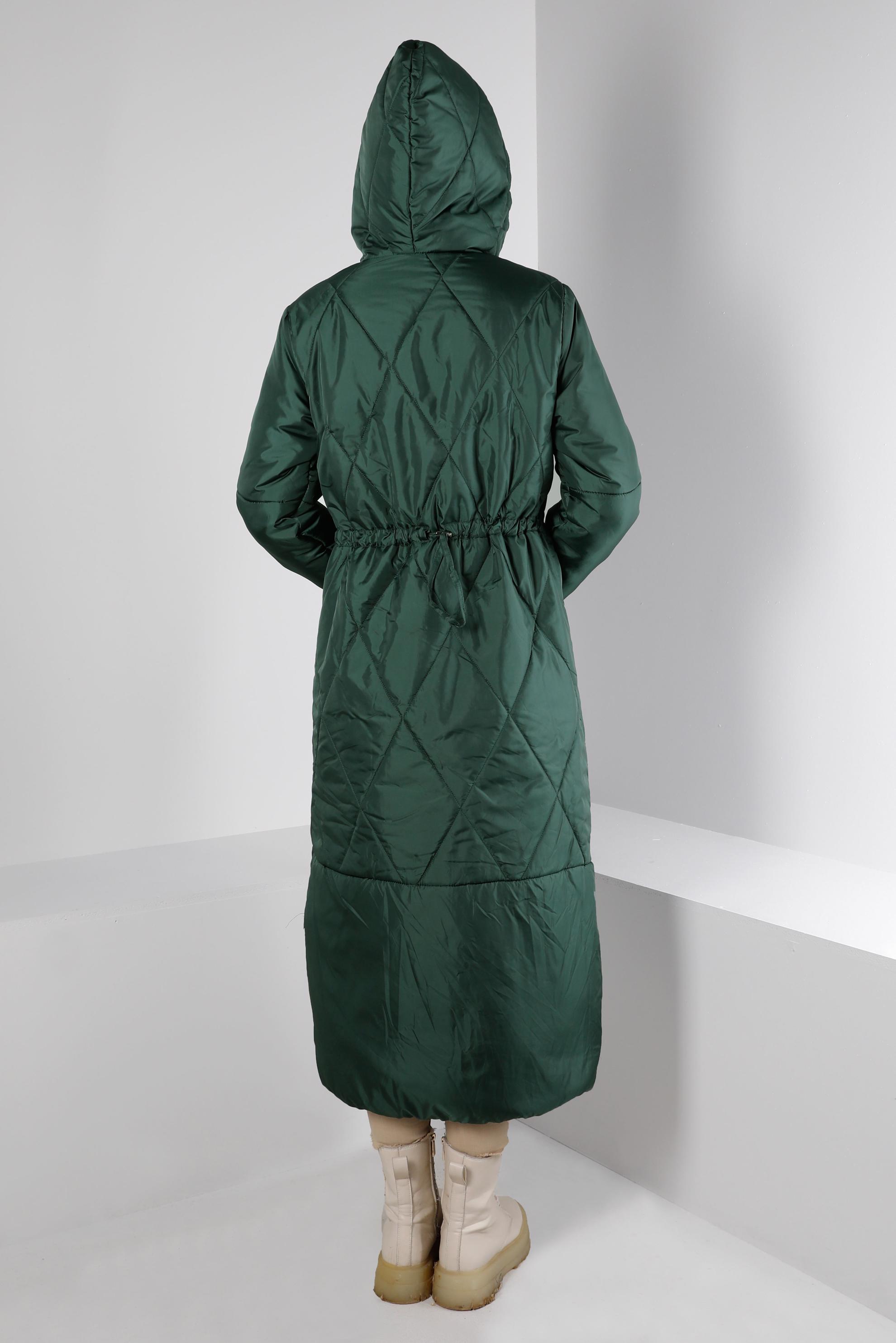 Tesettür giyim YEŞİL BÜZGÜLÜ KAPÜŞONLU ŞİŞME KABAN 90320 