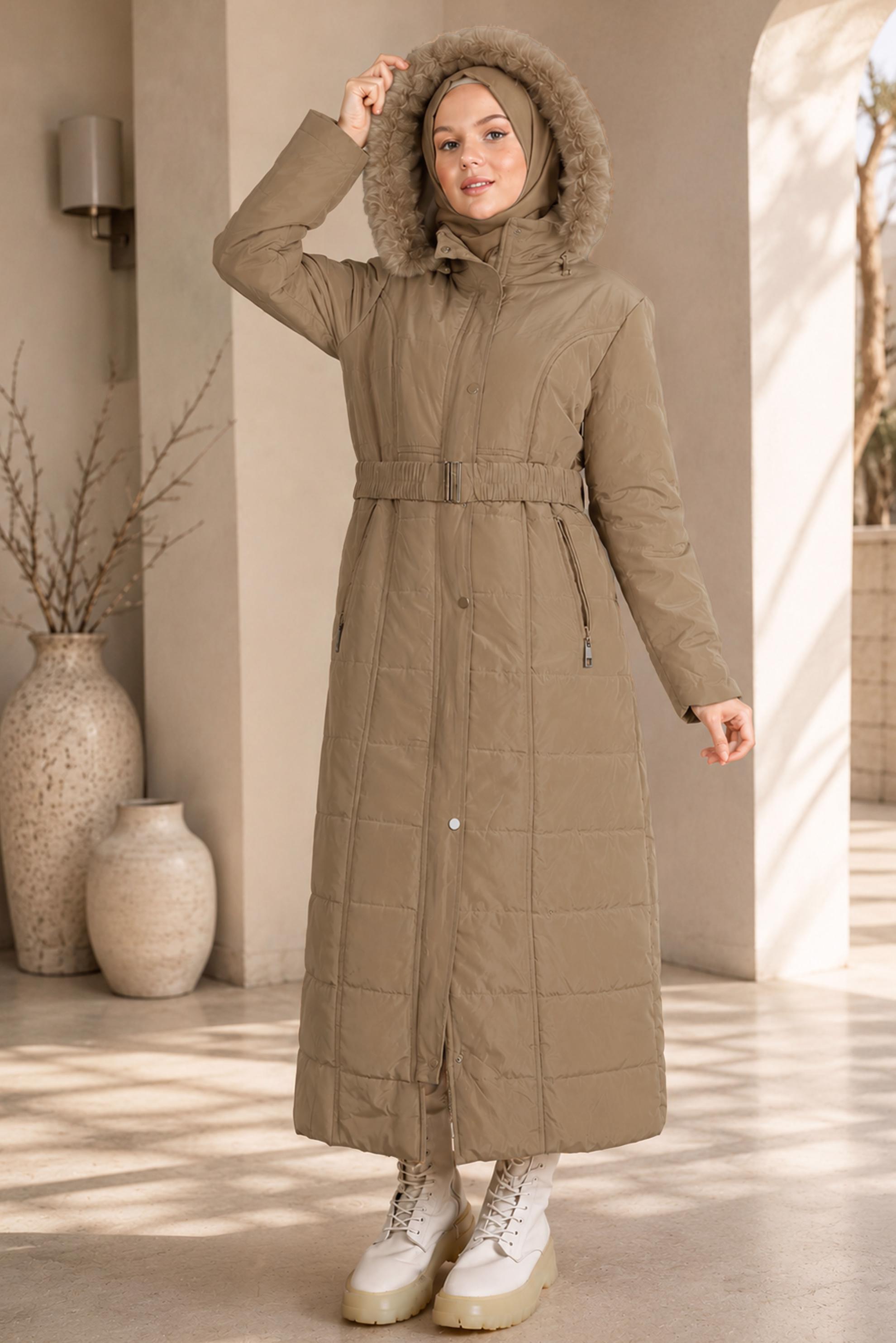 Vêtements hijab BEIGE MANTEAU REMBOURRÉ À CAPUCHE ET CEINTURE 90322