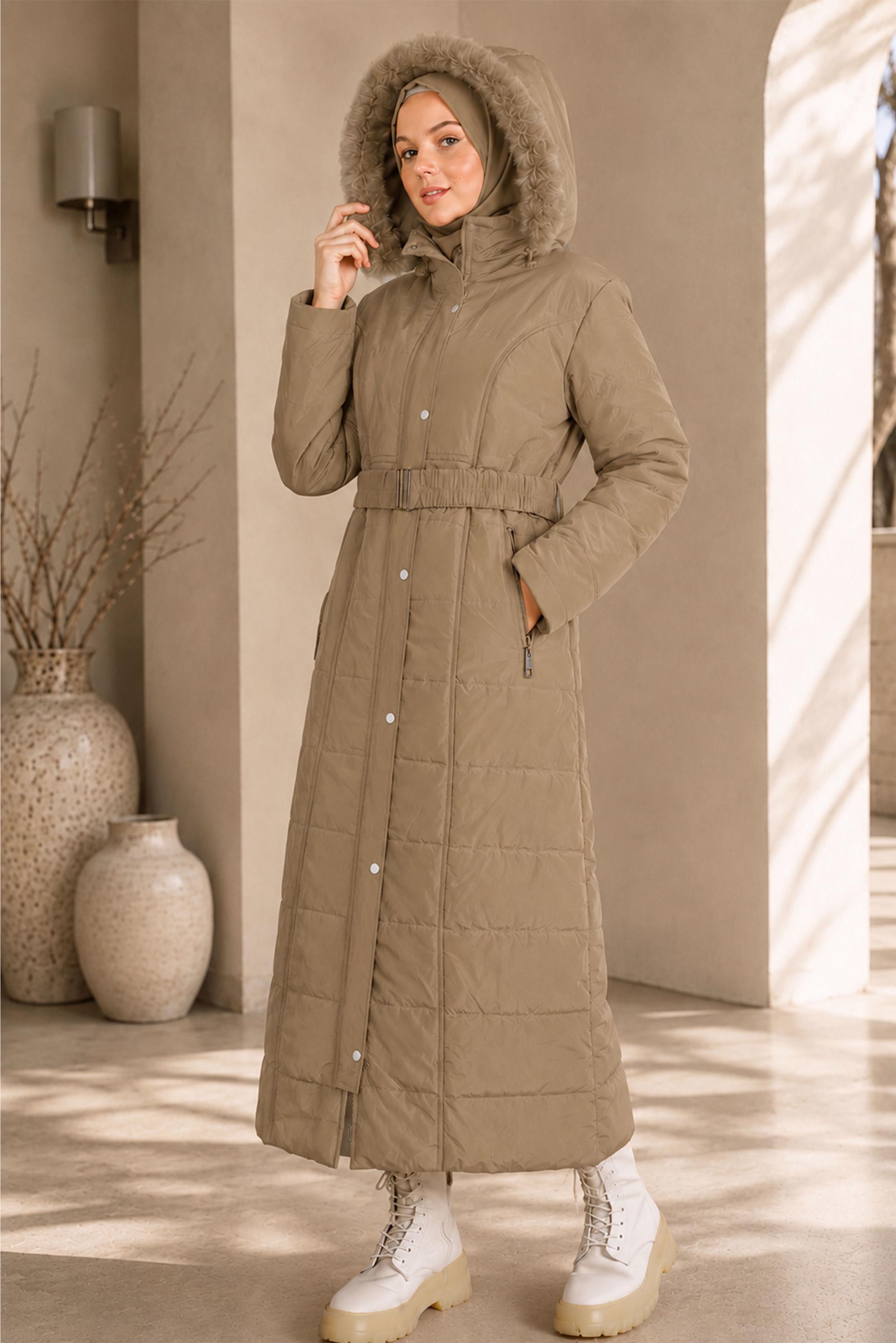 Vêtements hijab BEIGE MANTEAU REMBOURRÉ À CAPUCHE ET CEINTURE 90322