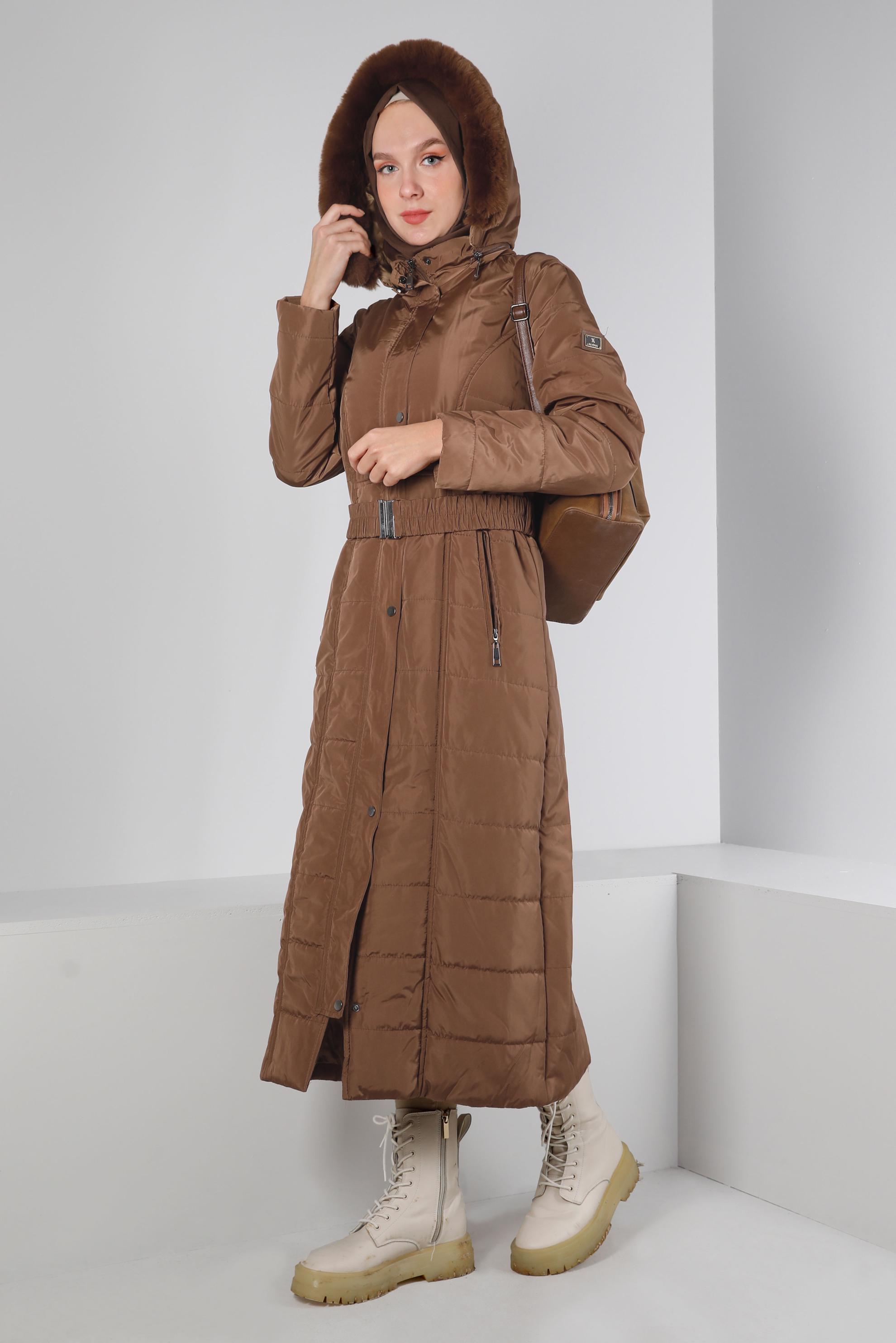 Tesettür giyim TABA KEMERLİ KAPÜŞONLU ŞİŞME KABAN 90322